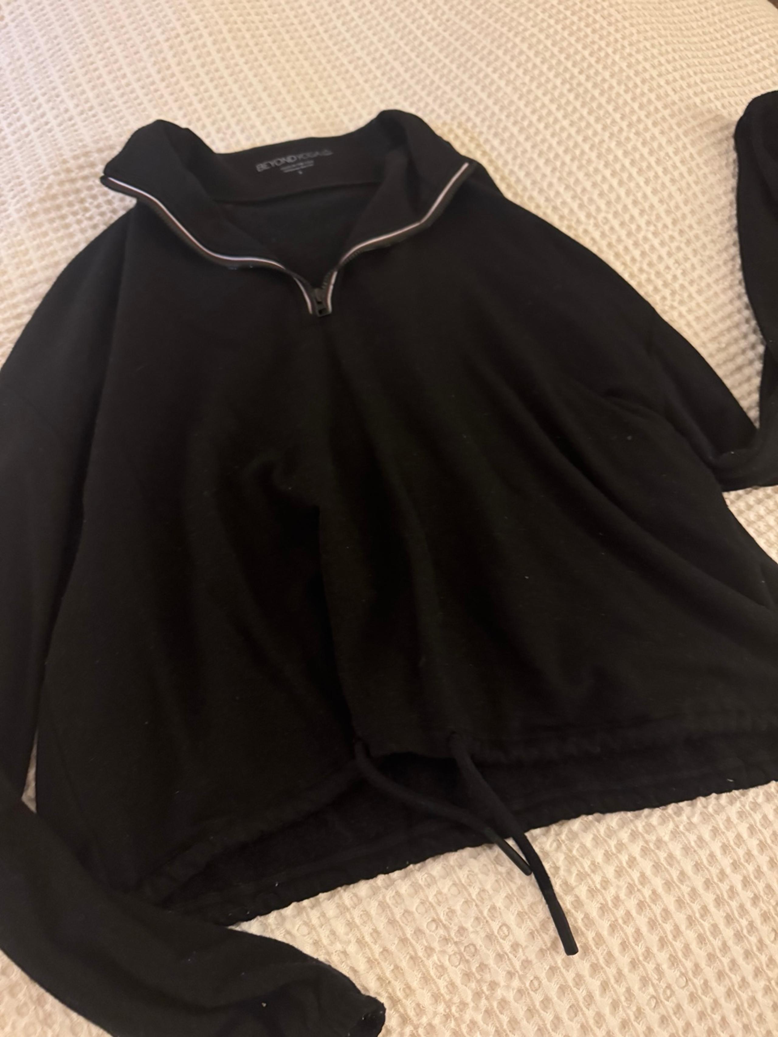 Beyond yoga pullover S