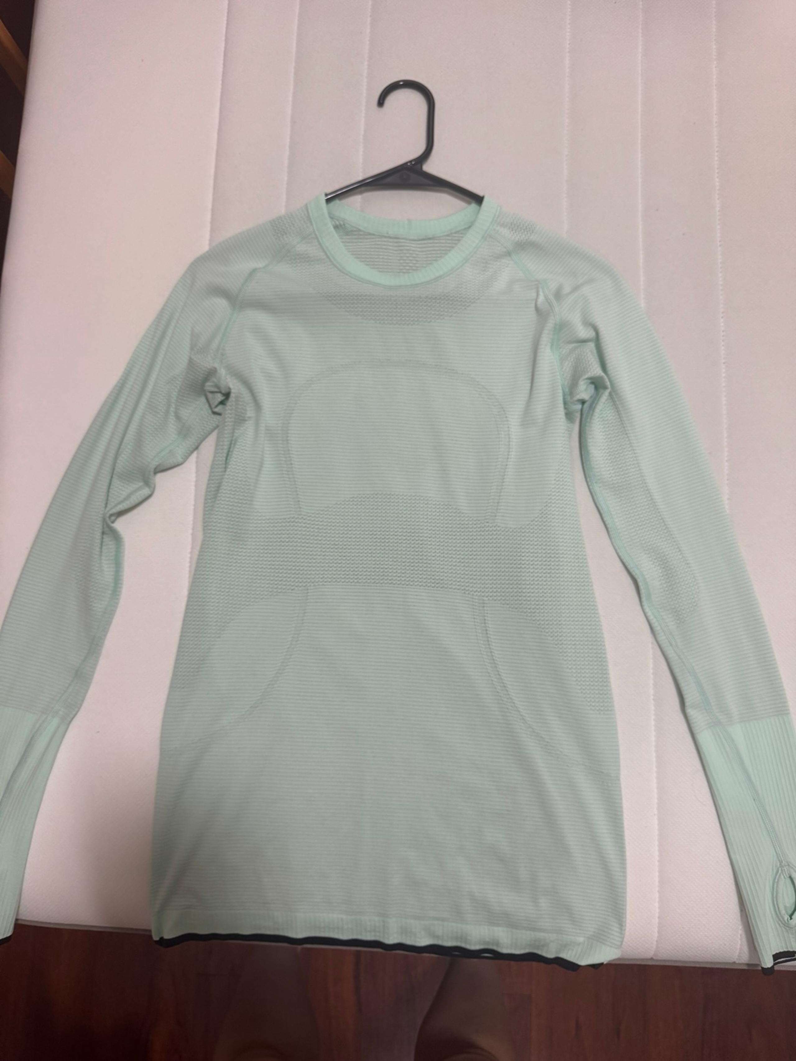 Lululemon long sleeve size 6