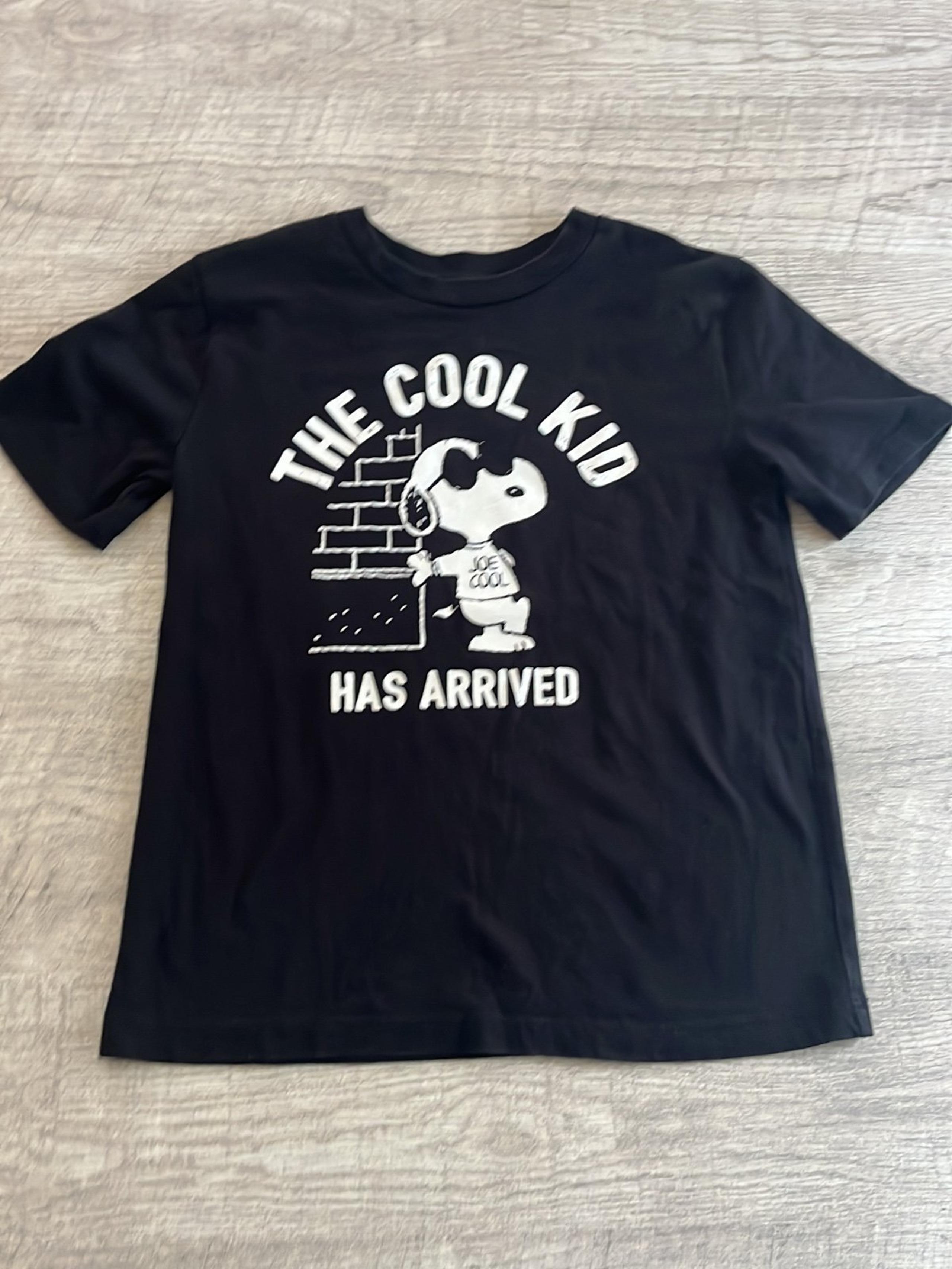 Boys size 7 Peanuts Snoopy t-shirt