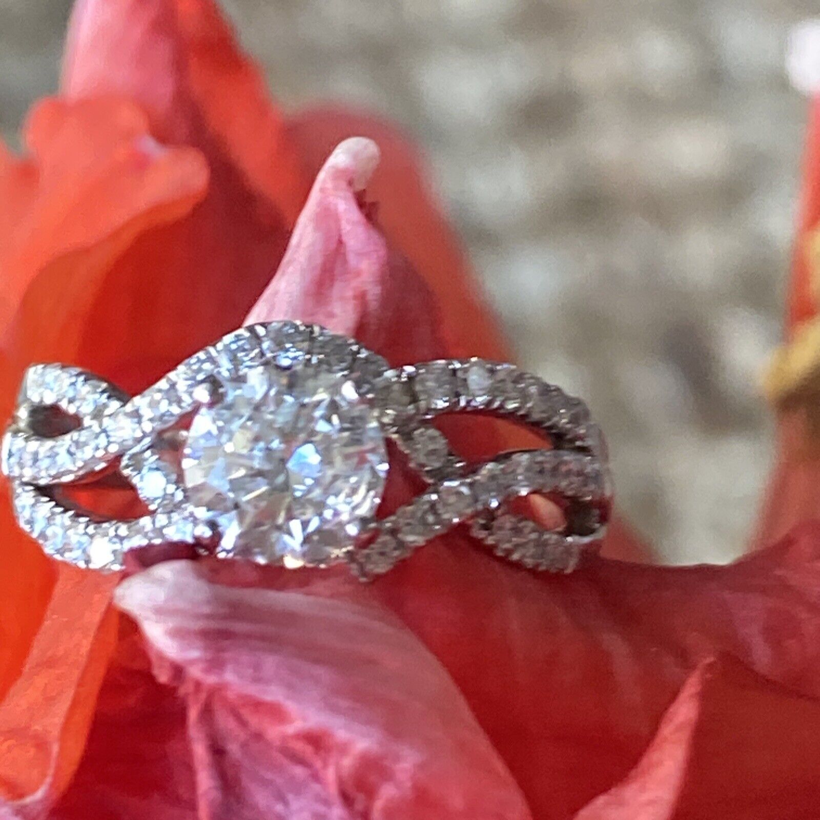 14K White Gold & 0.76 Ct Center Round Brilliant Diamond Ring Size 6.5