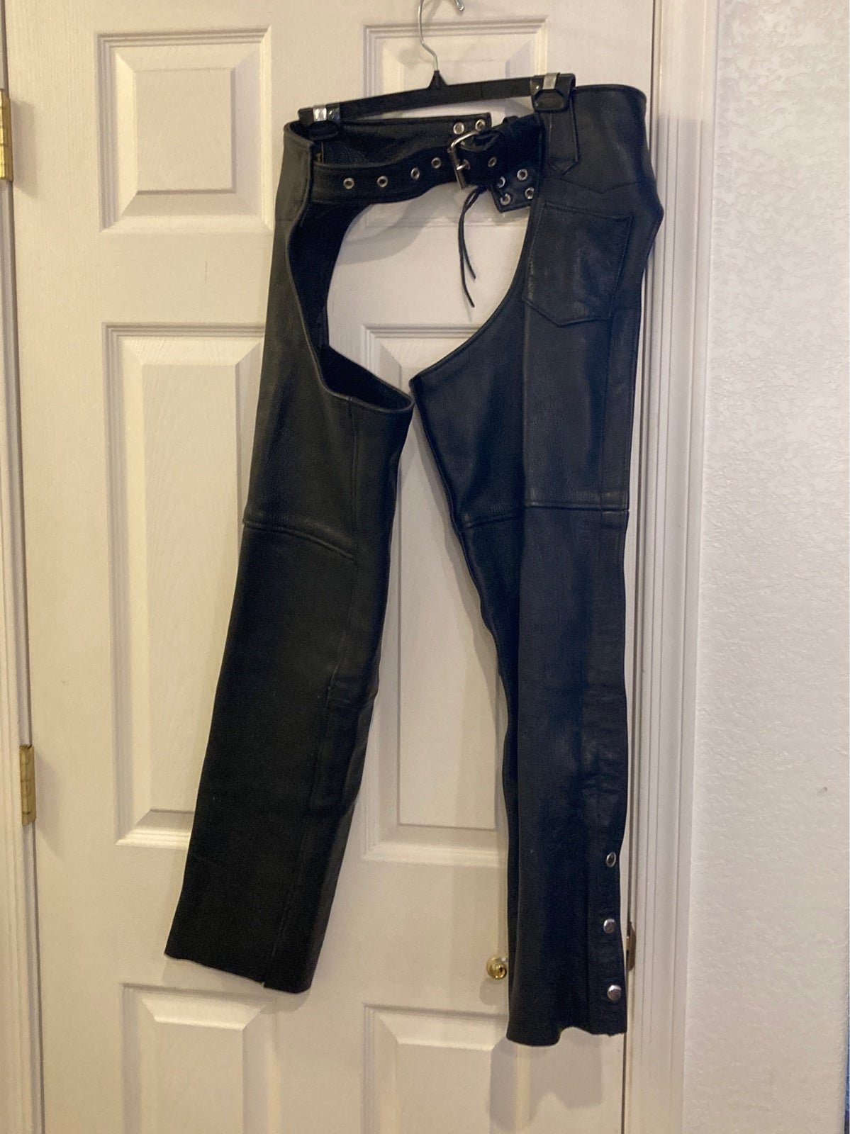 Leather 34” x 31 ” long leather chaps small