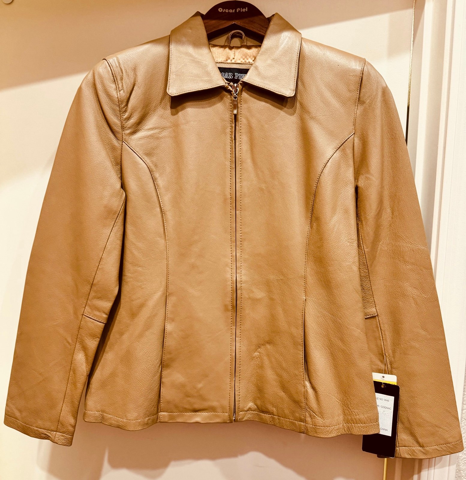 New size M leather zip front jacket Oscar Piel
