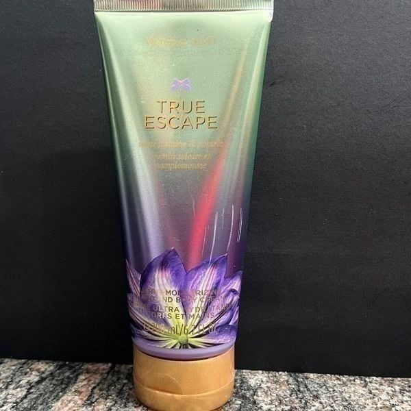 Victoria’s Secret TRUE ESCAPE Ultra-Moisturizing Hand & Body Cream 6.7 fl oz