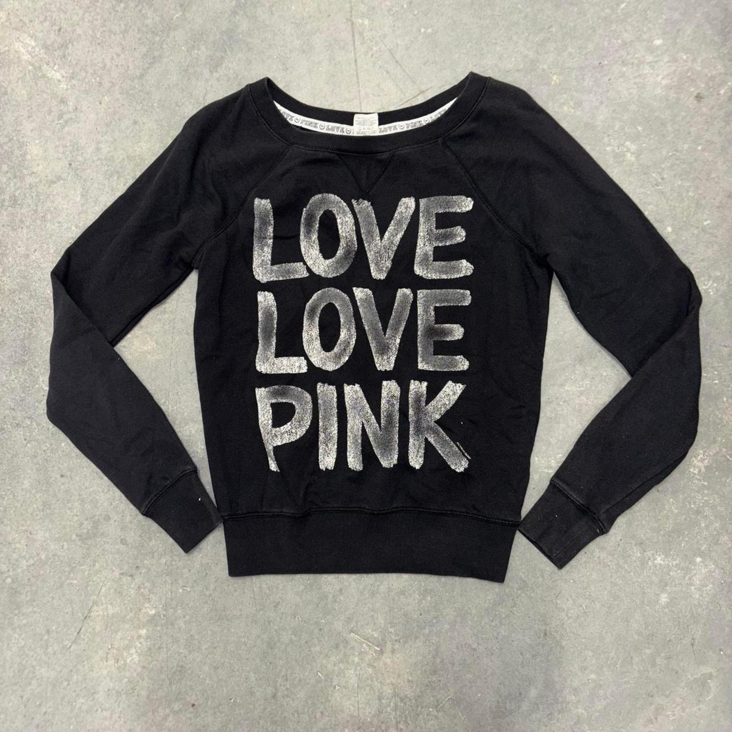 Y2K Victoria’s Secret PINK Love Love Pink Cheetah Leopard Print Heart Crewneck