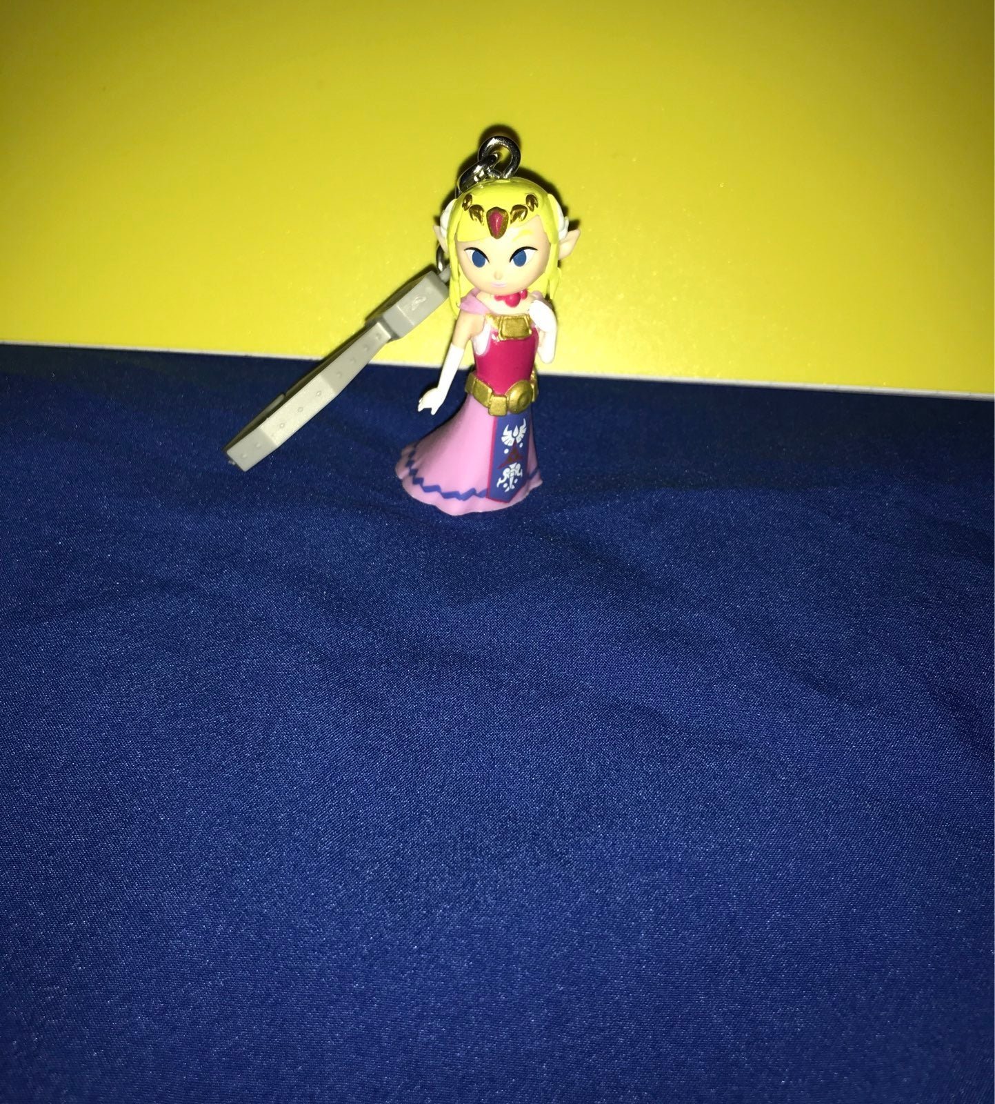 Princess Zelda Keychain Figure