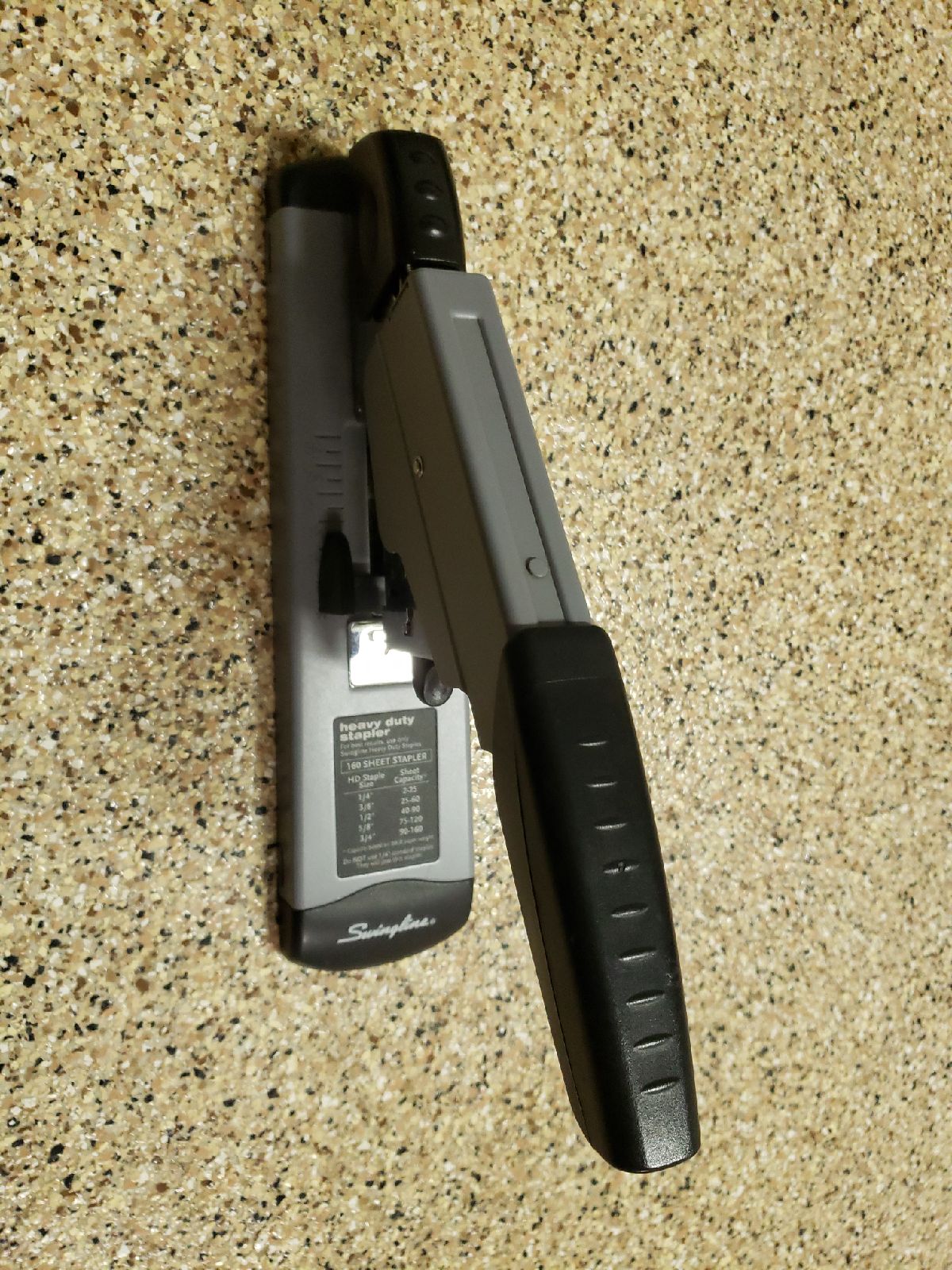 Heavy duty stapler