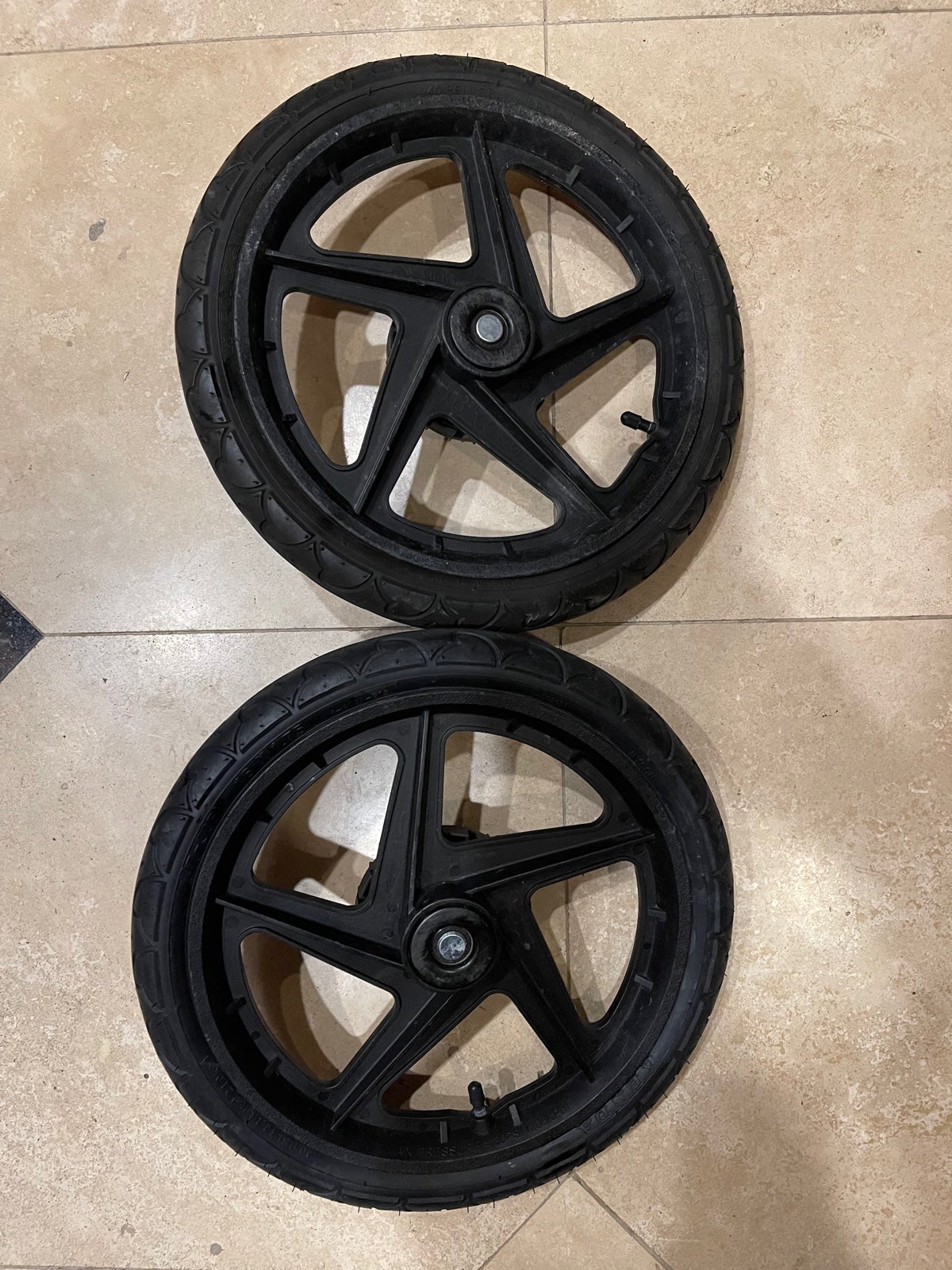 2x Complete Bob Revolution & SE jogging stroller 16 inch rear tire