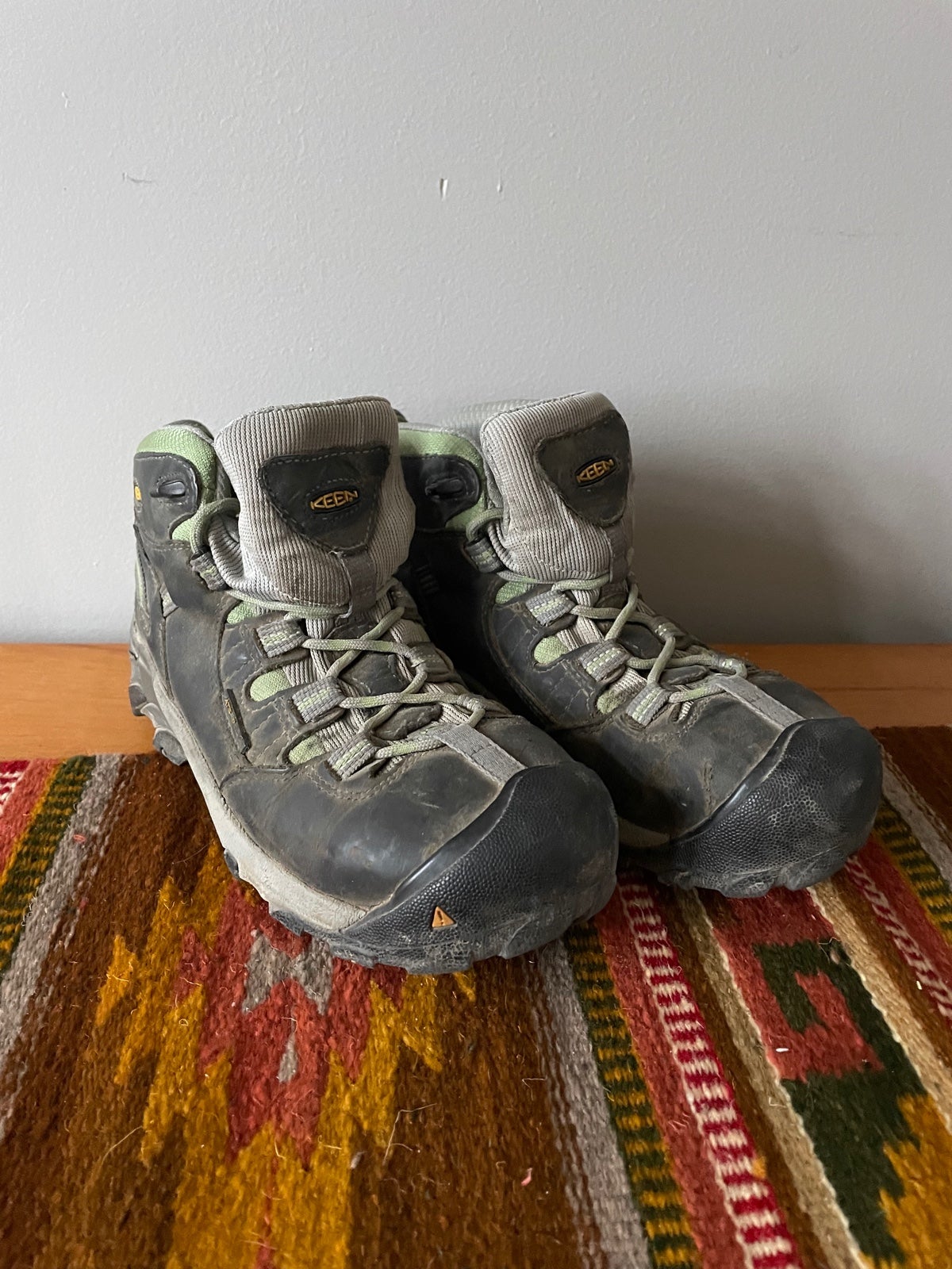 KEEN Detroit Low XT Boots Women’s 7 Steel Toe Utility/Hiking Shoes