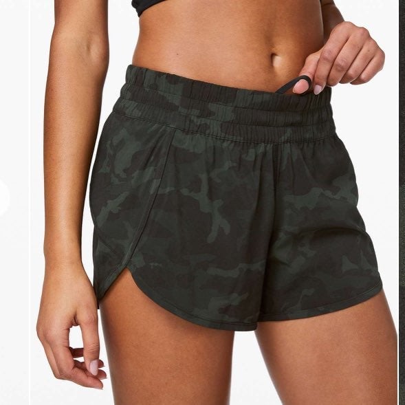 Tracker lululemon shorts 4 camo