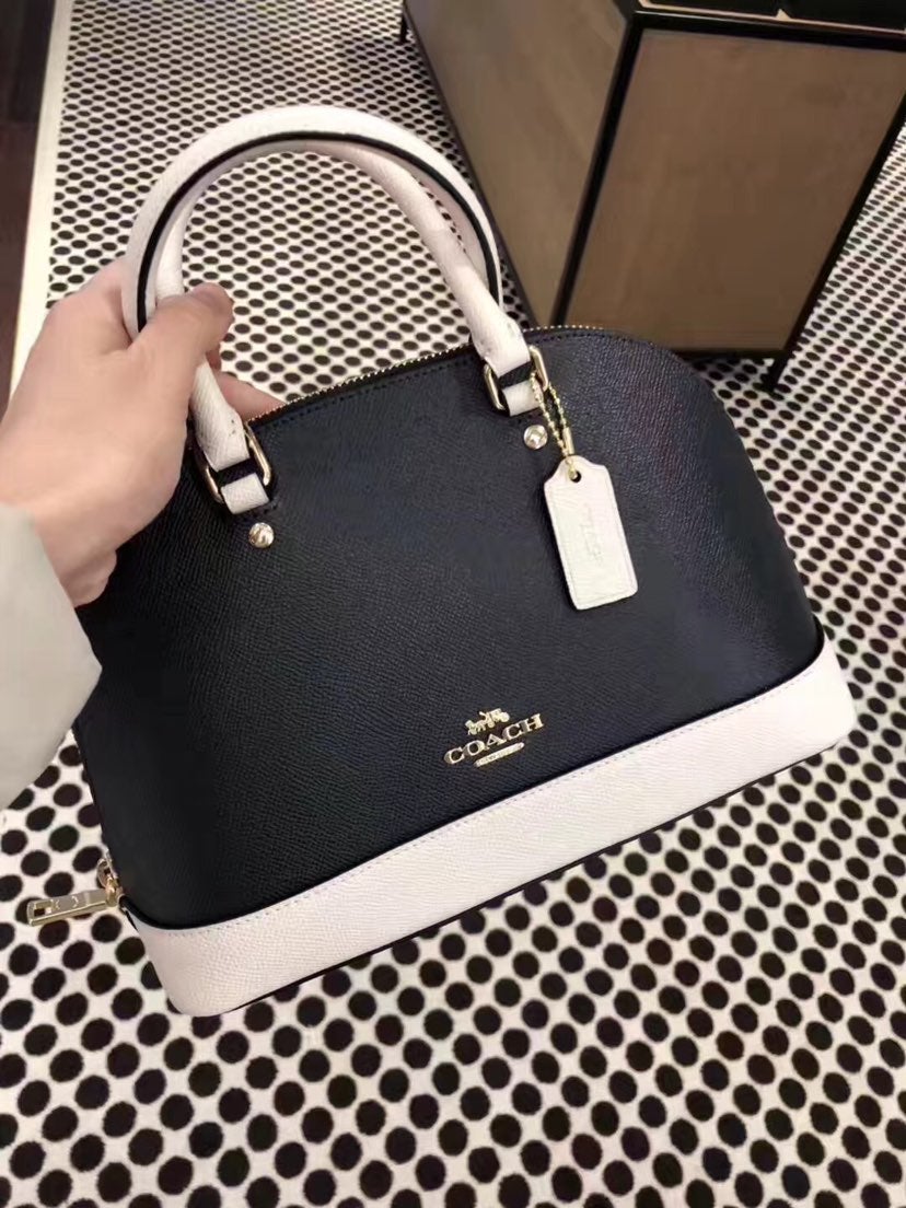 Coach Satchel Super Pretty!