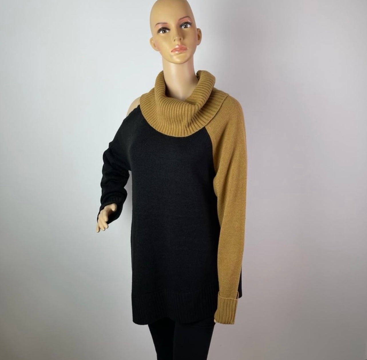 Black Two-tone Cutout Turtleneck Asymmetrical Knit Sweater Size Small