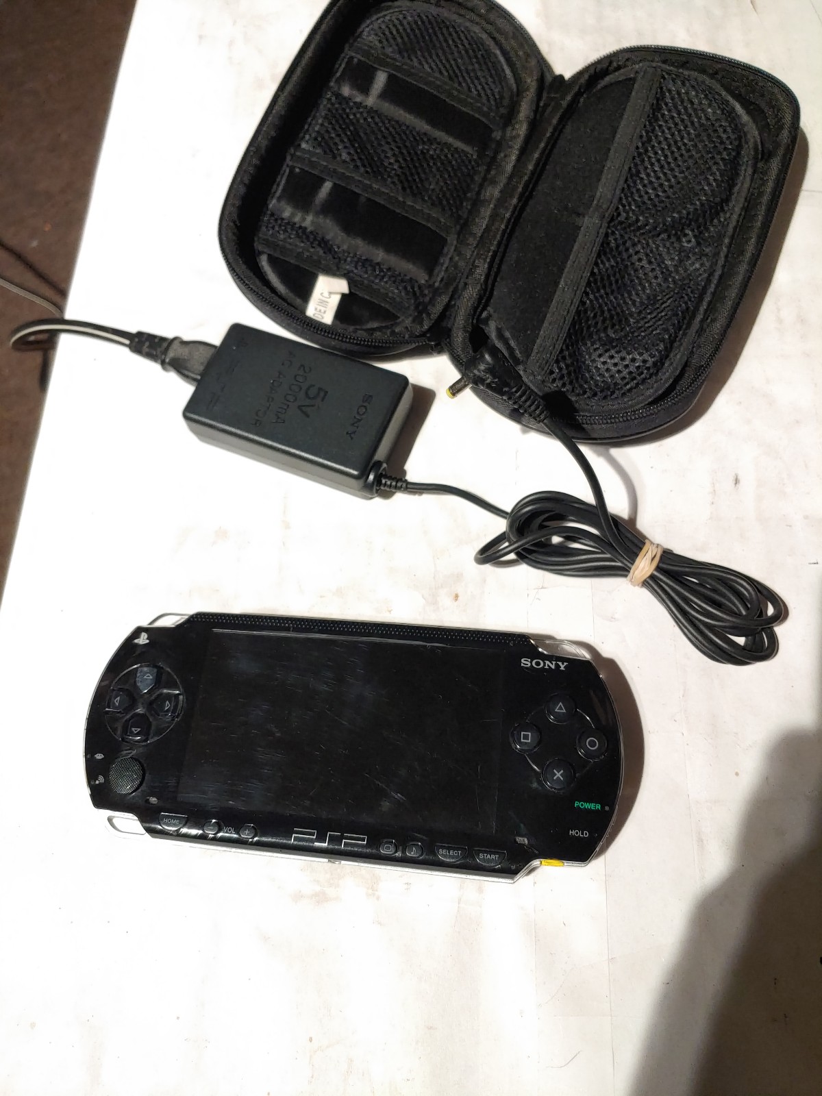 SONY PSP 1001 CONSOLE W/ ONE MOVIE & CHARGER