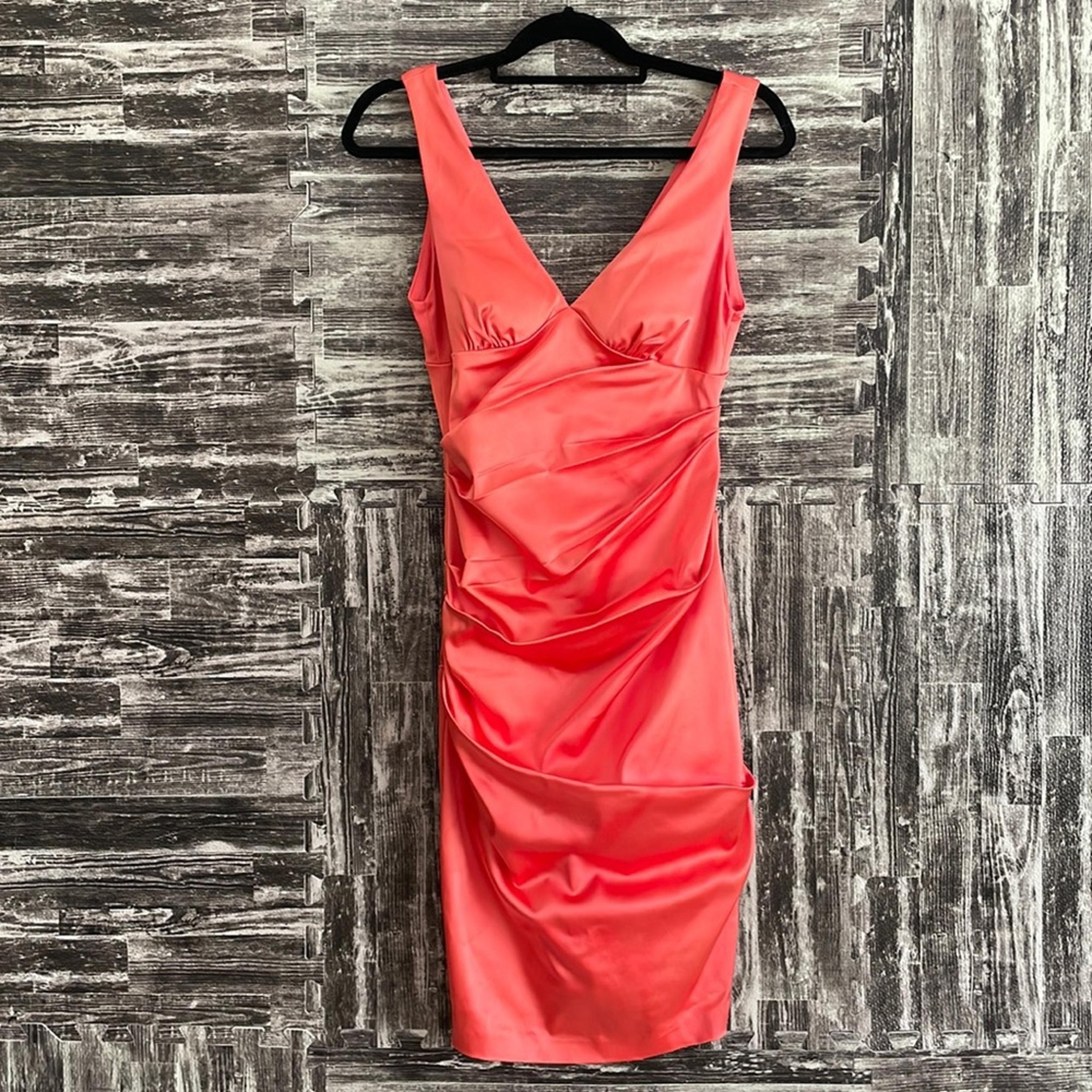 Cache Coral V neck cut Cocktail dress Size 4 ruffled dress style bright vibe