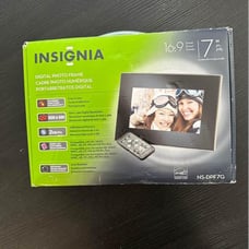 Insignia 7” Digital Picture Frame with Remoter & 2 Gb Storage new