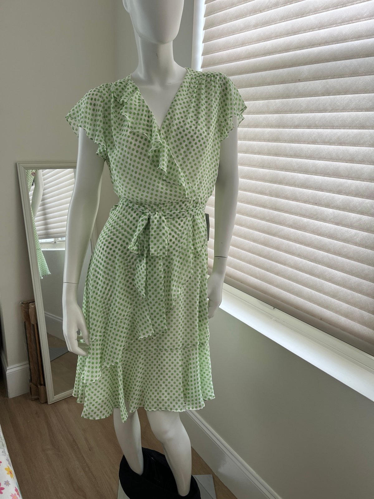 Gabby Skye Ivory/Kelly Ruffle Front Clip Dot Faux-Wrap Dress 12 New