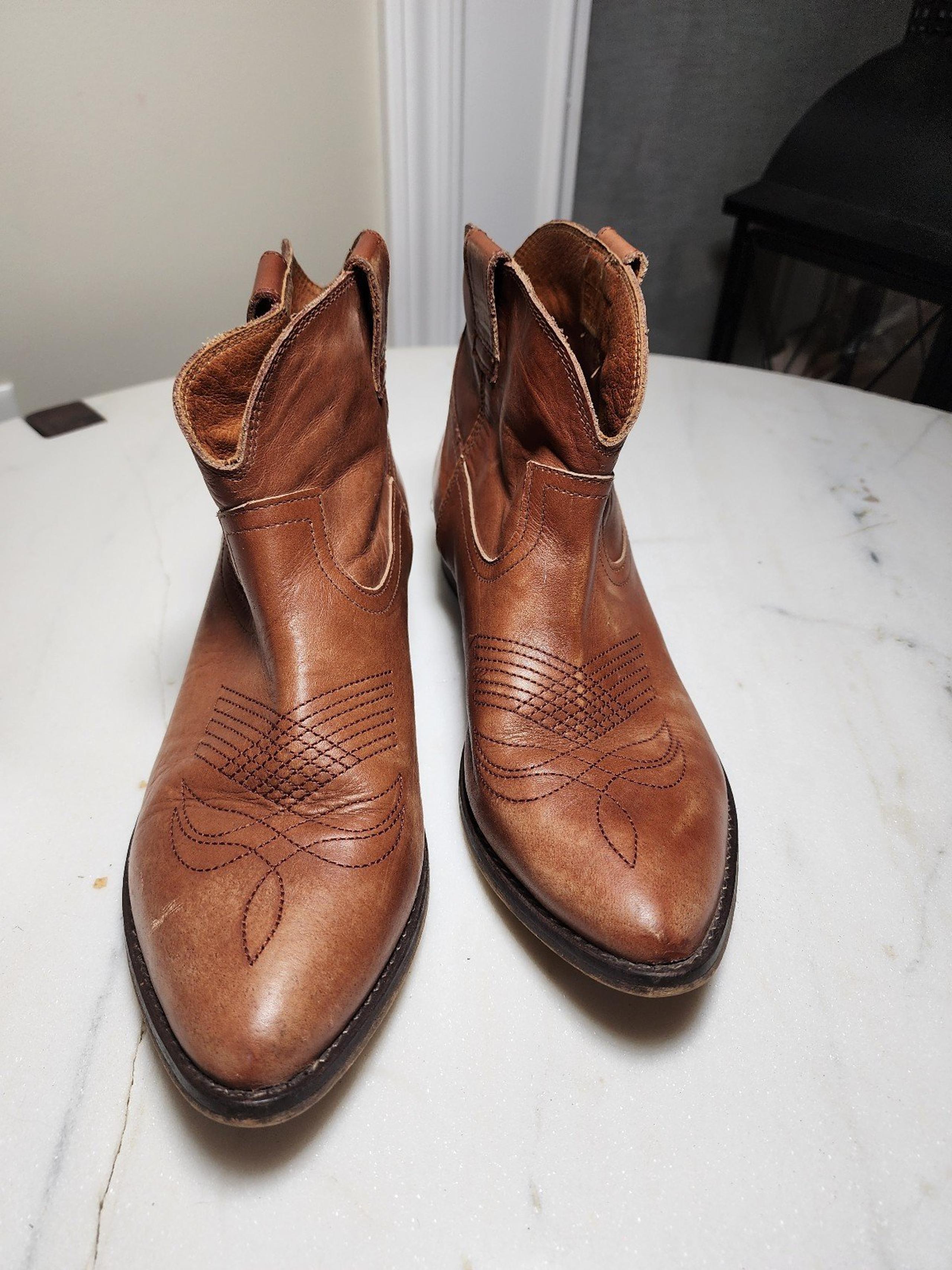 Women's Chocolat Blu Western Style Ankle Boot