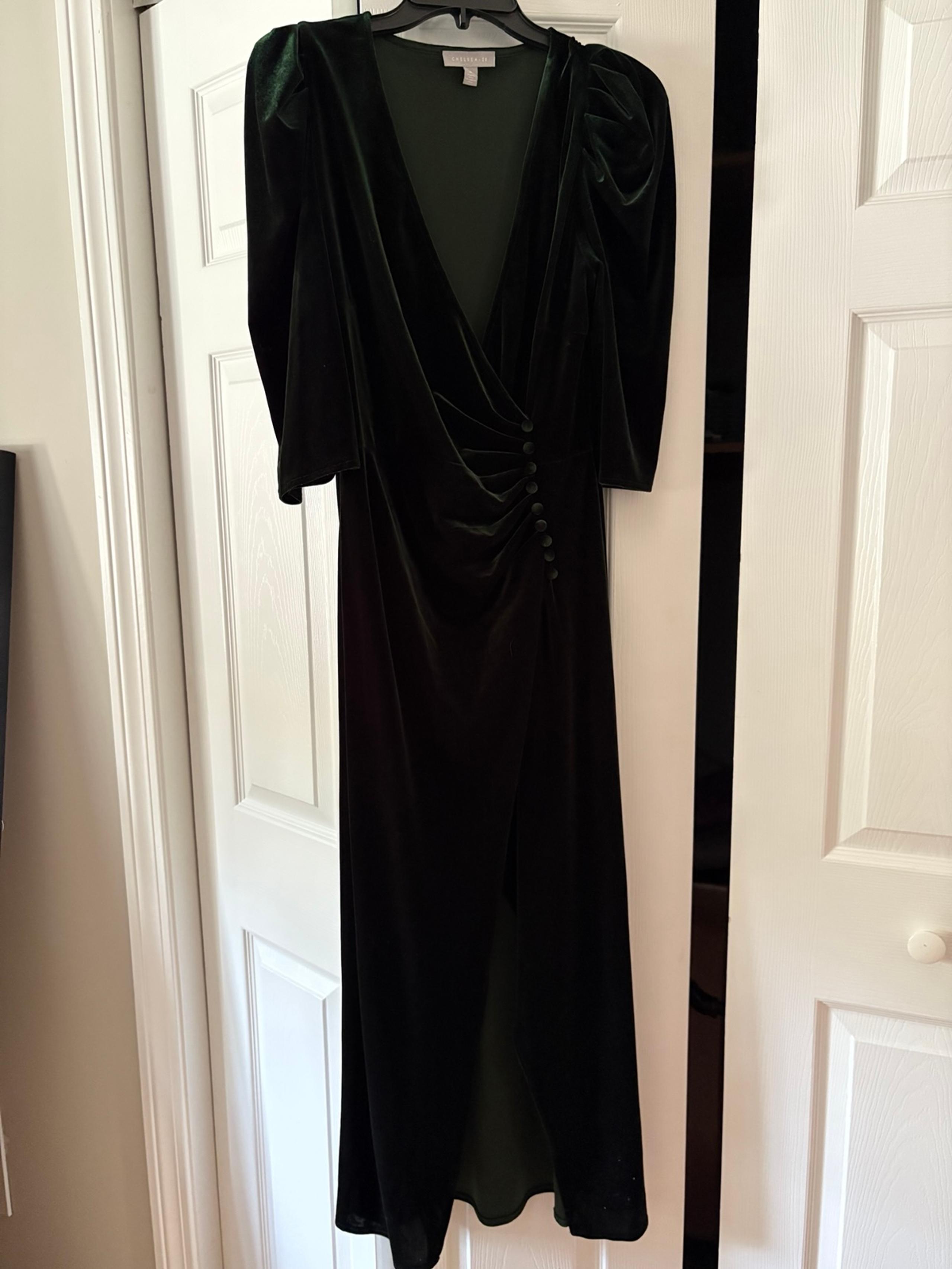 Chelsea 28 green velvet dress