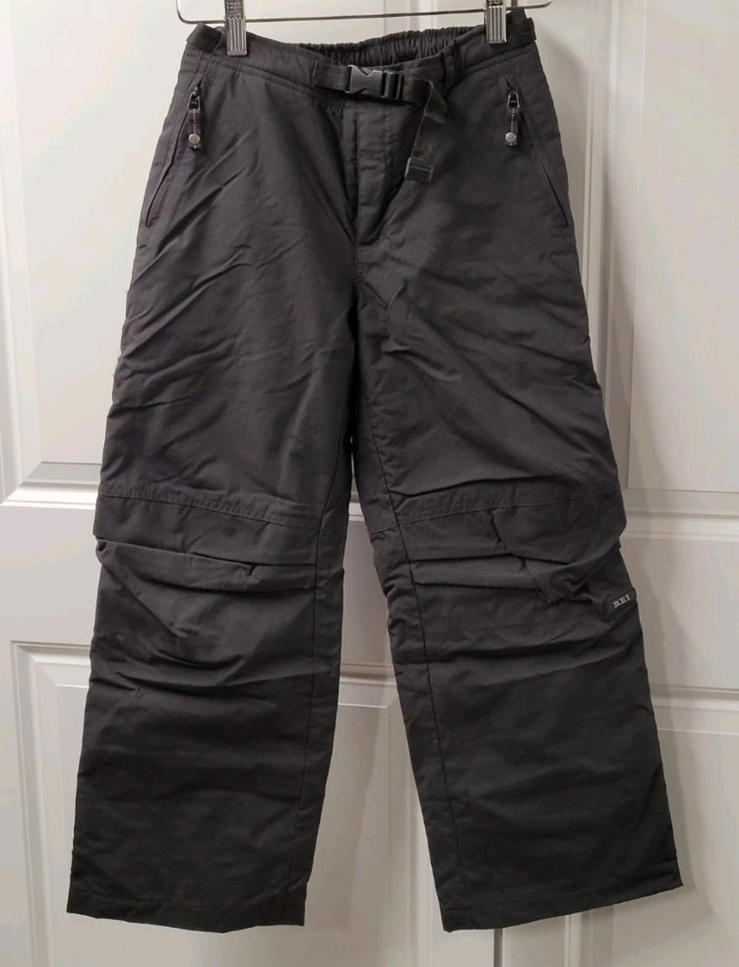 REI Snow Pants Boys
Size: Medium 8-10
Ski Snowboarding