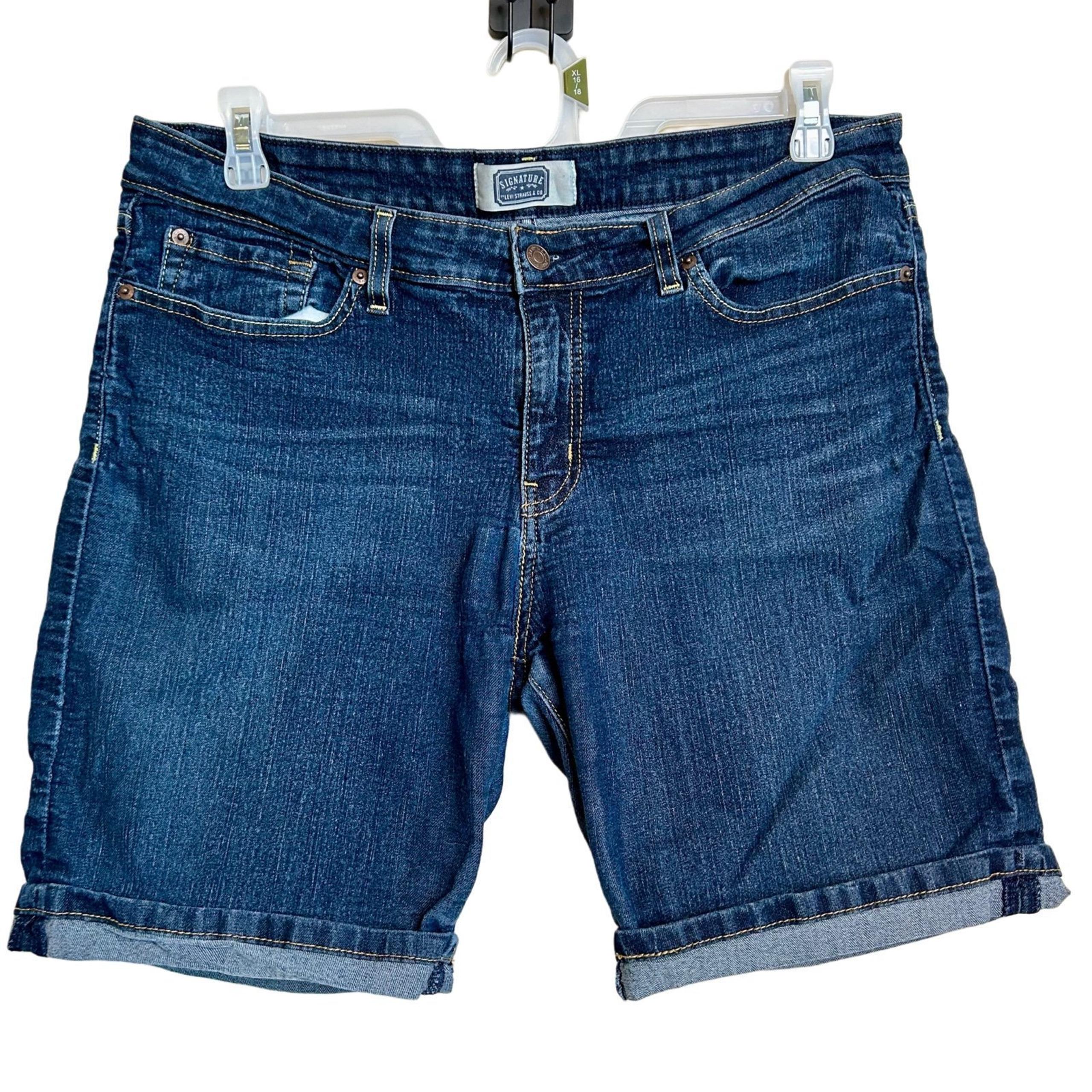 EUC Denim Blue Signature by Levi Strauss Women's Shorts - Size 16
