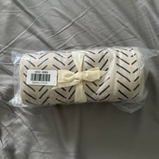 NIB KYTE baby swaddle