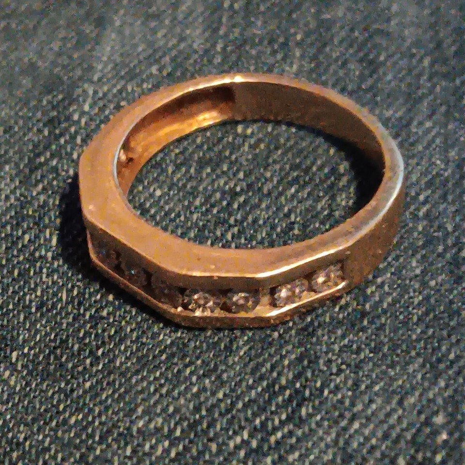 10k gold Ring size 10