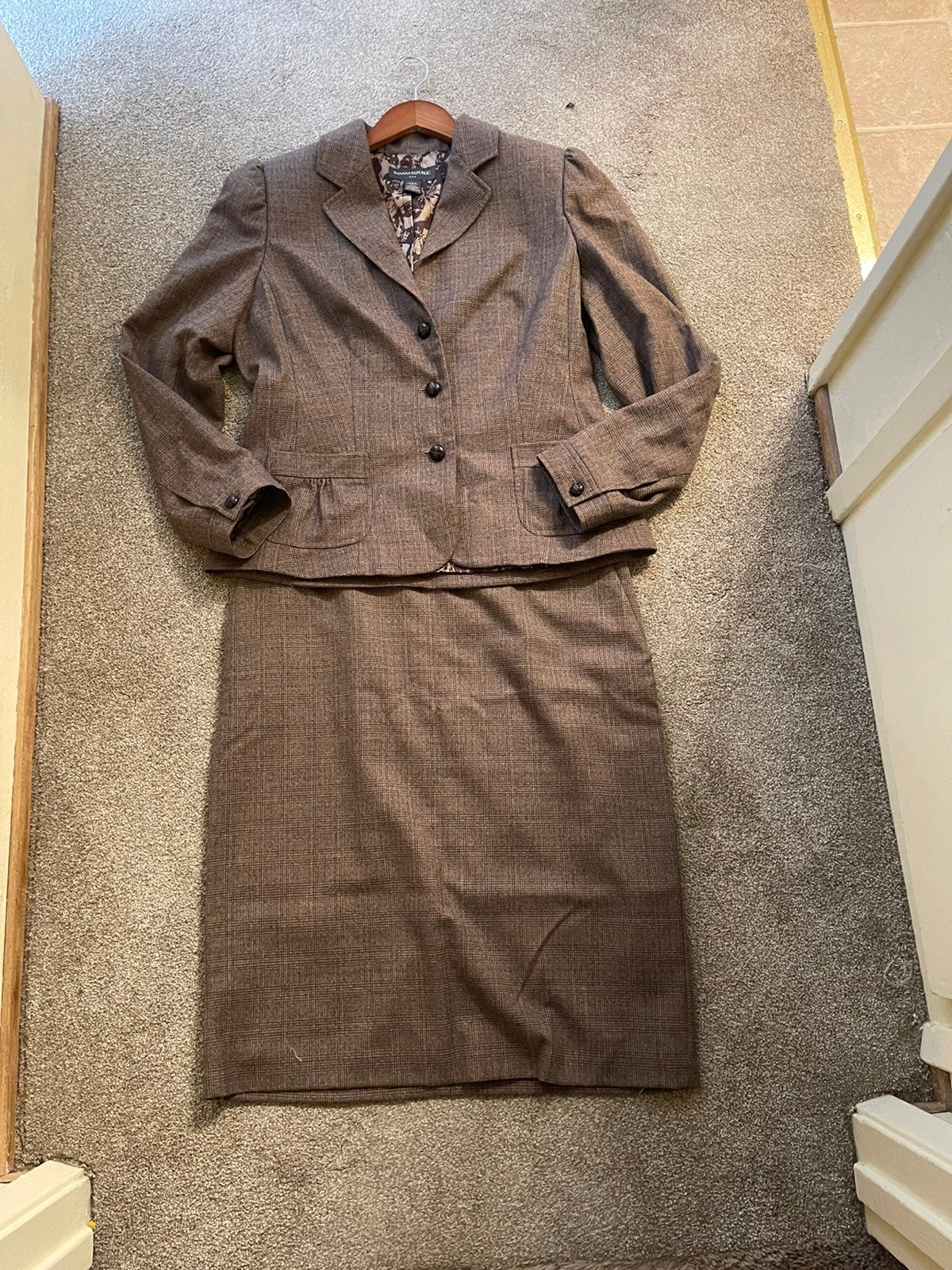 Women's Banana Republic Skirt Suit (14)