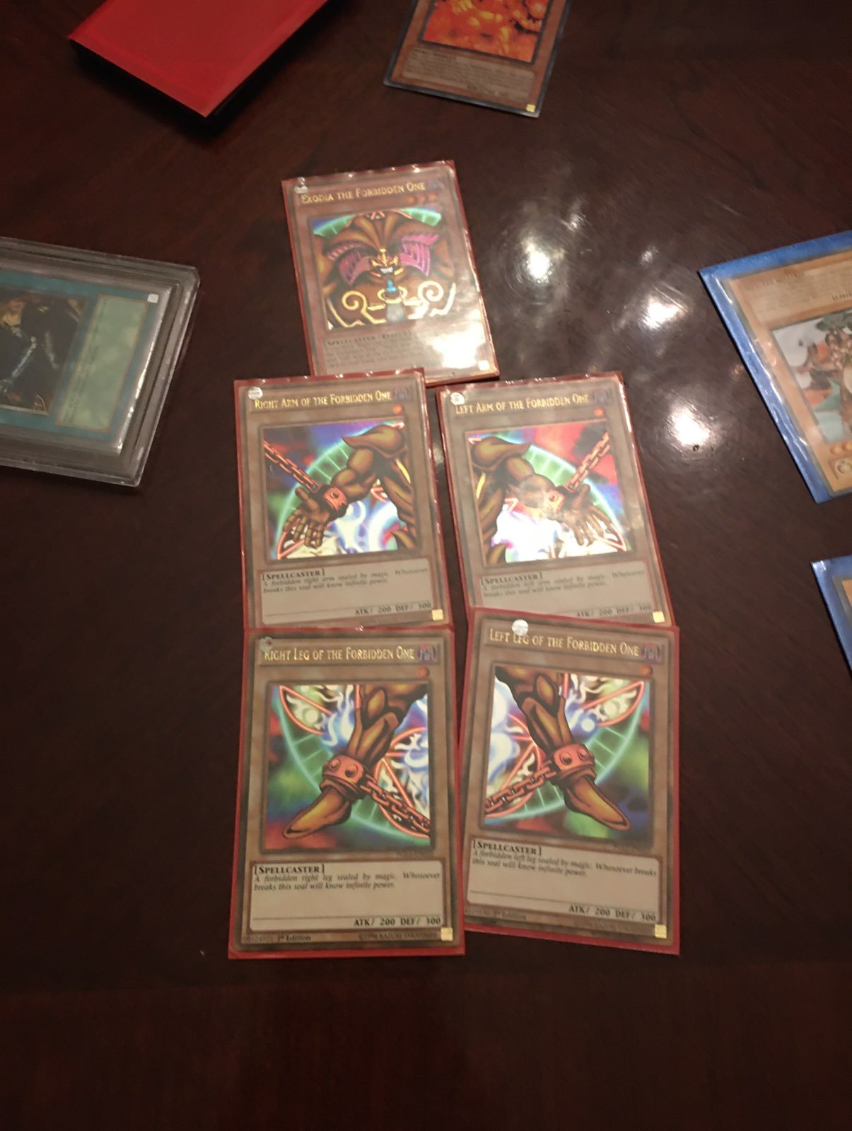 A bunch of Yu-Gi-Oh good cards