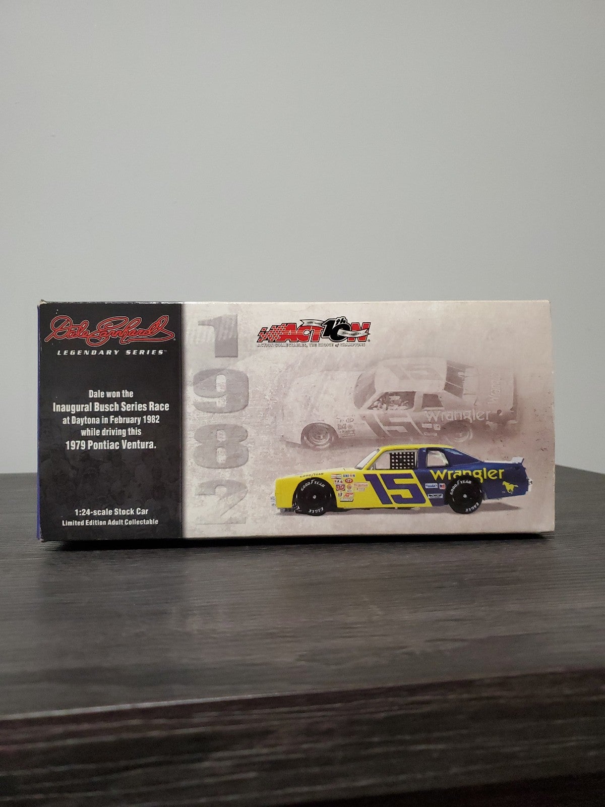 Dale Earnhardt 1:24 Scale Car