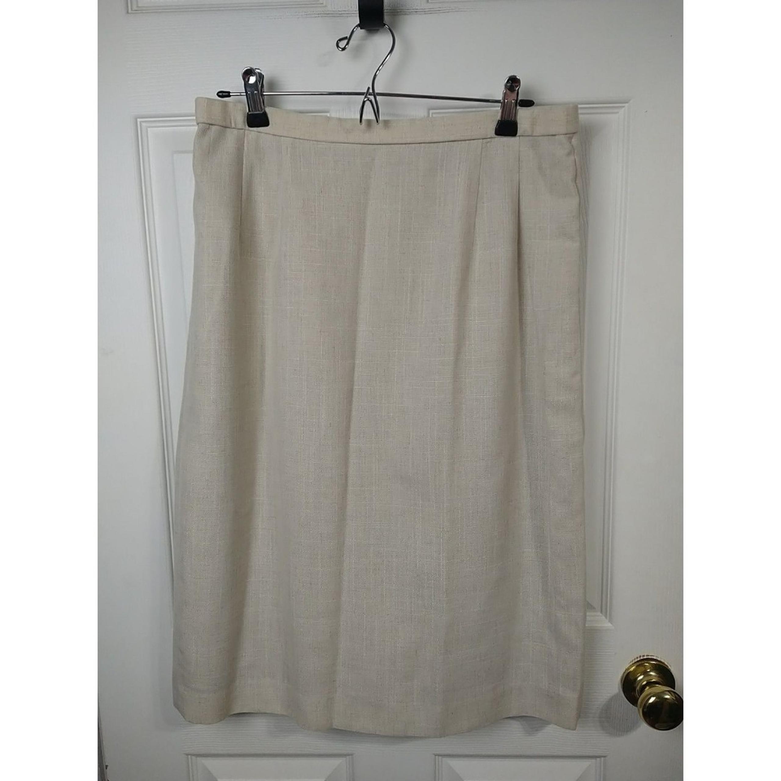 Pendleton woman 14 Skirt Khaki Colored Lined Linen Blend Straight Office Profess