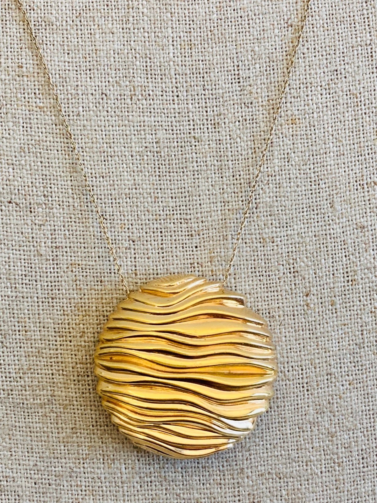 Vintage 14kt solid gold circle Necklace