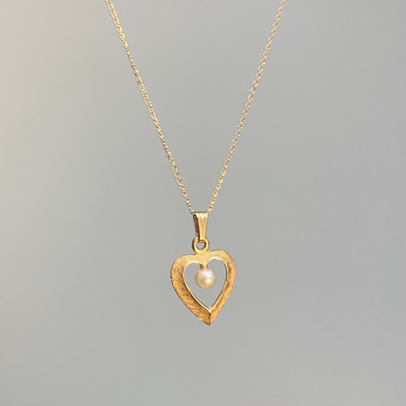 14k Yellow Gold Vintage Heart Necklace with Genuine Pearl Accent