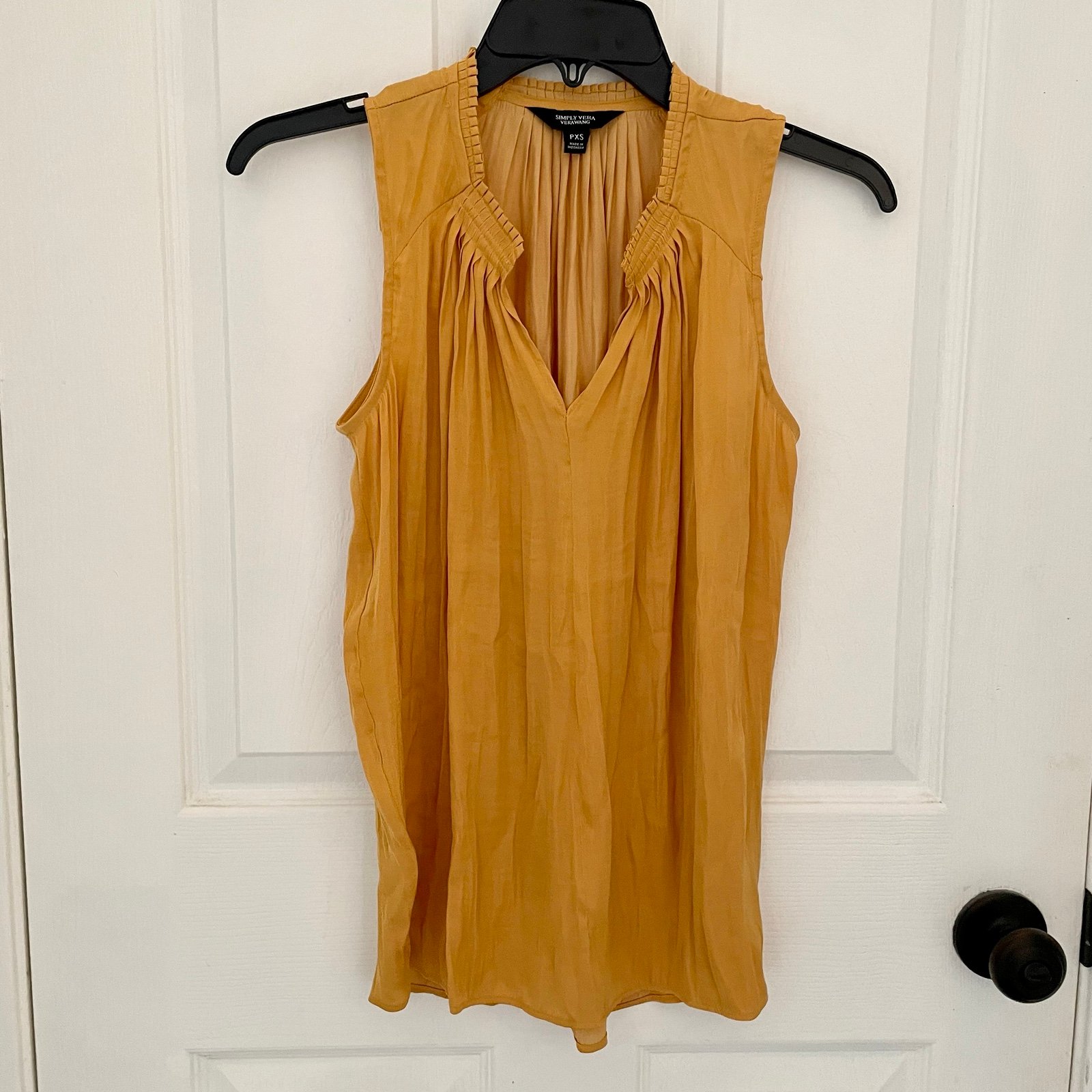 Vera wang sleeveless tops sale