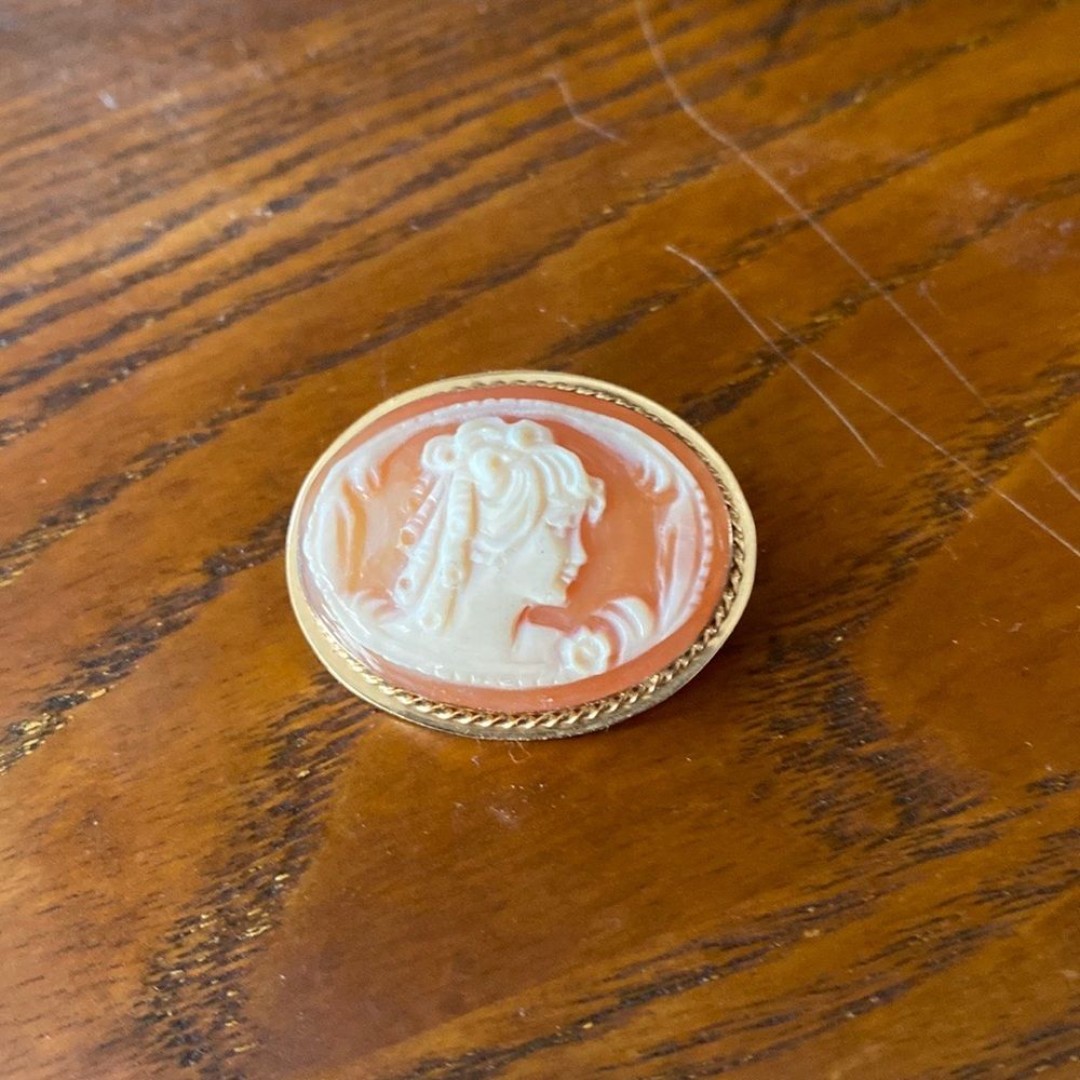 Vintage 10K Gold Cameo Brooch Pendant