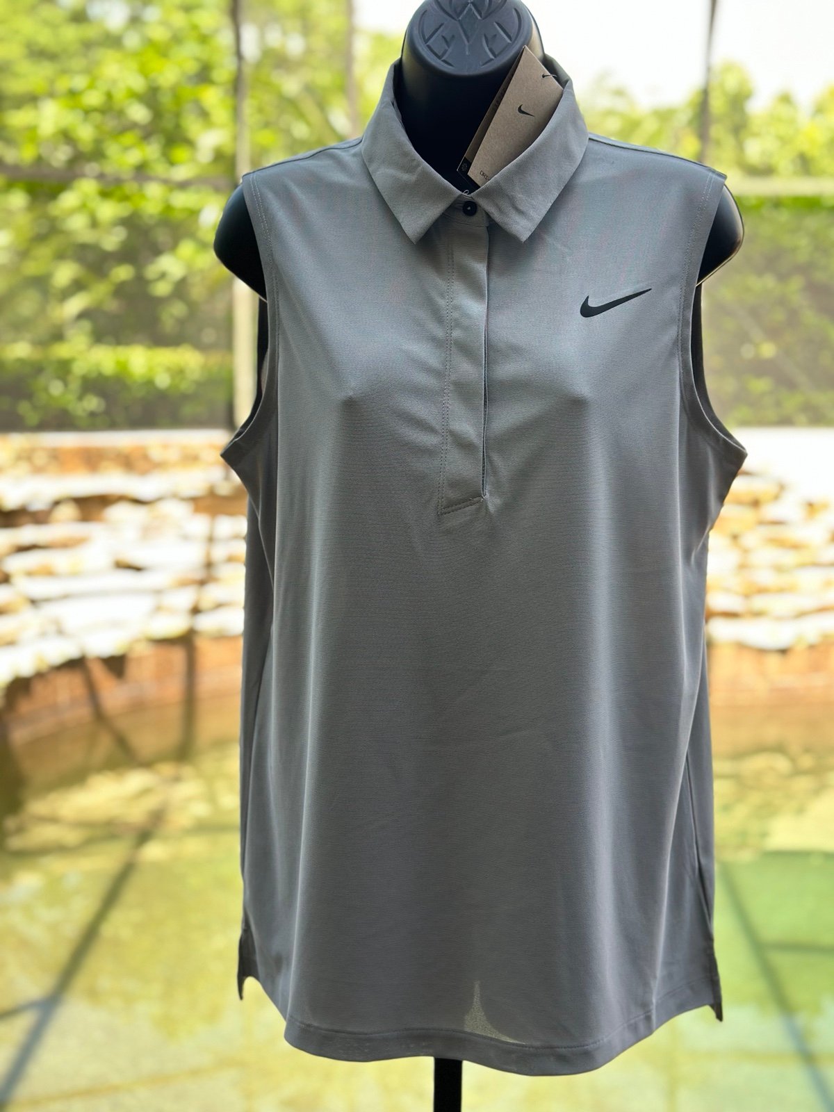NIKE WOMENS DRI FIT ADV TOUR GOLF SLEEVELESS POLO DR5667-077 (L)