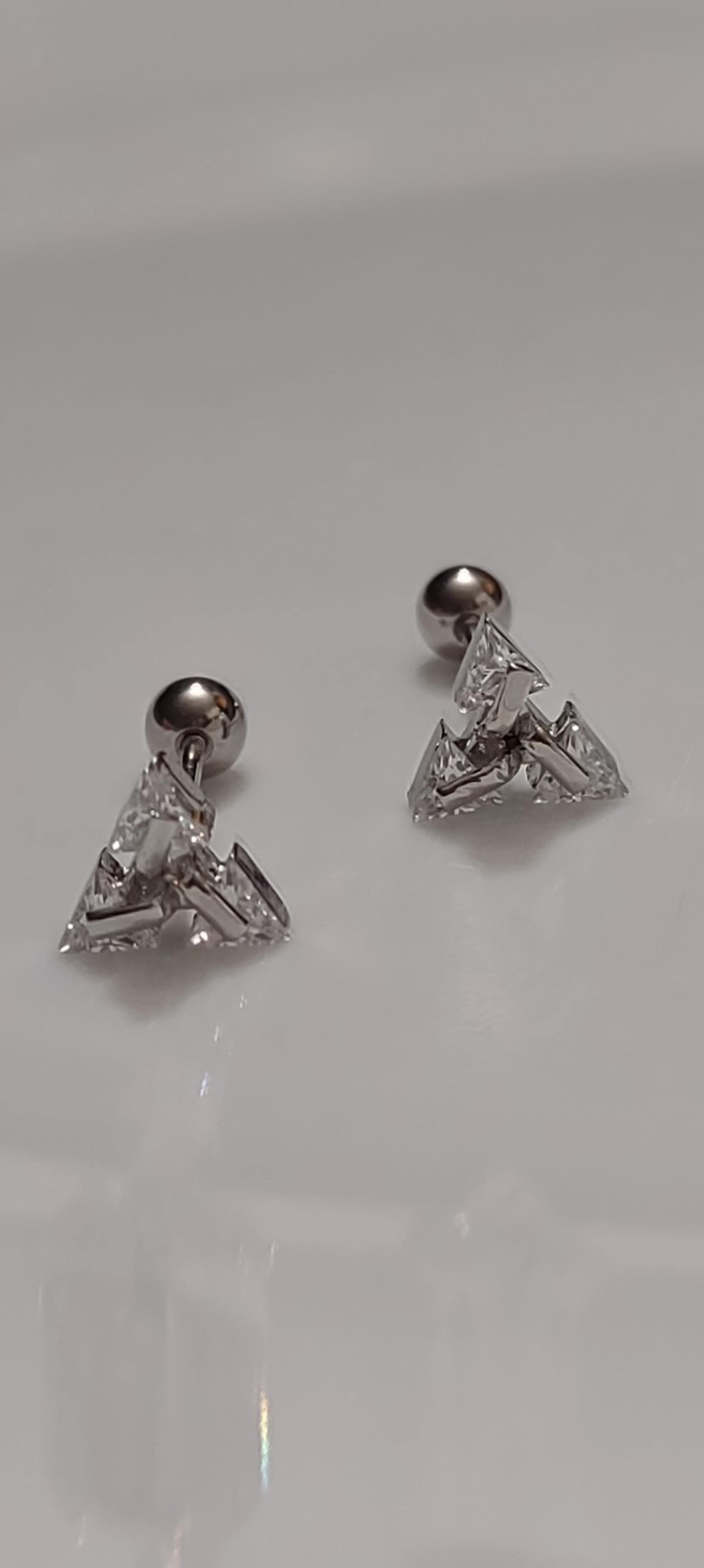 Man studs, arrow design 925 Sterling labculture diamond screw back stud earrings