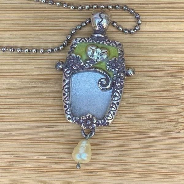 Brighton Joy Heart Green/Silver Photo Pendant Necklace w/Silver Ball Chain. EUC