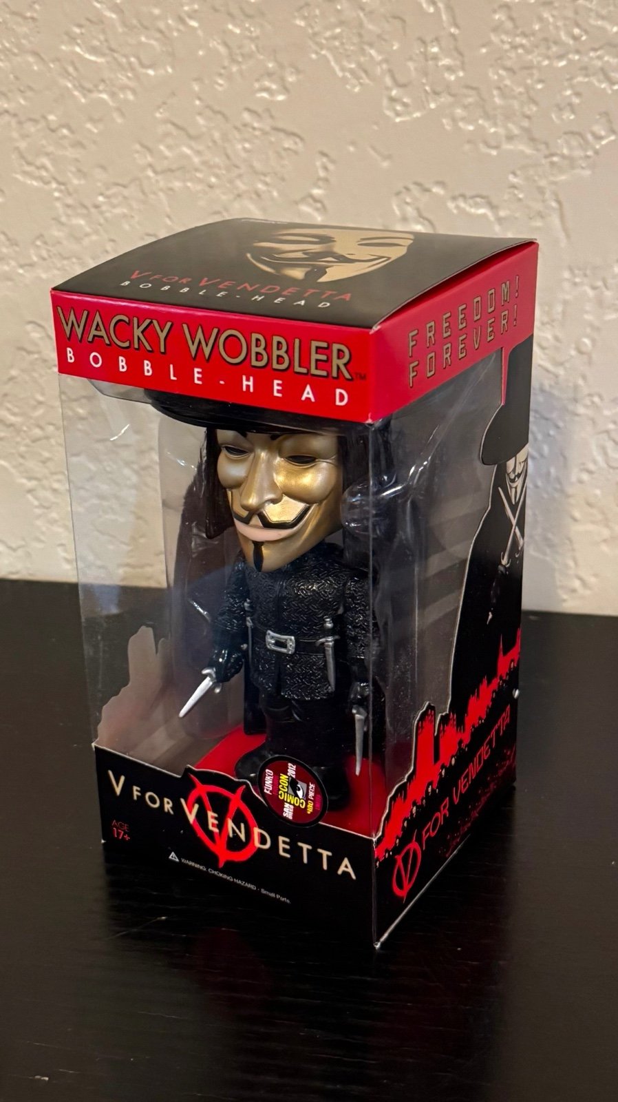 Anonymous Fans! Rare Comic Con 480 Pc Limited - Funko gold face  V for Vendetta
