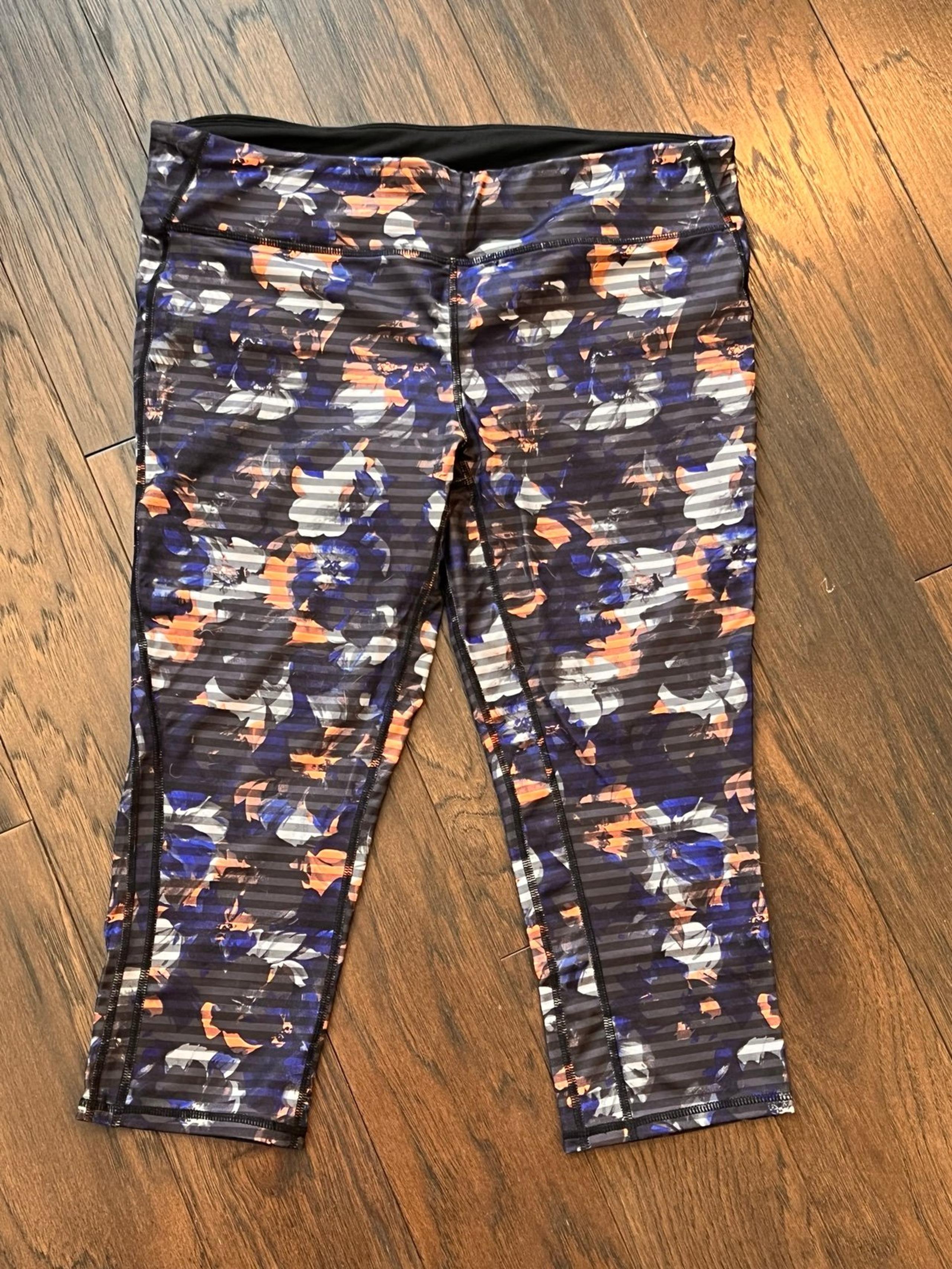 Gap Fit Capri Leggings Size XL Black/Grey/Blue/Orange Print
