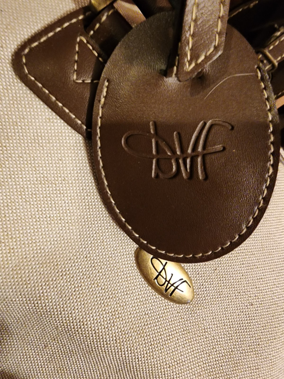 DVF CARRY ON'S
