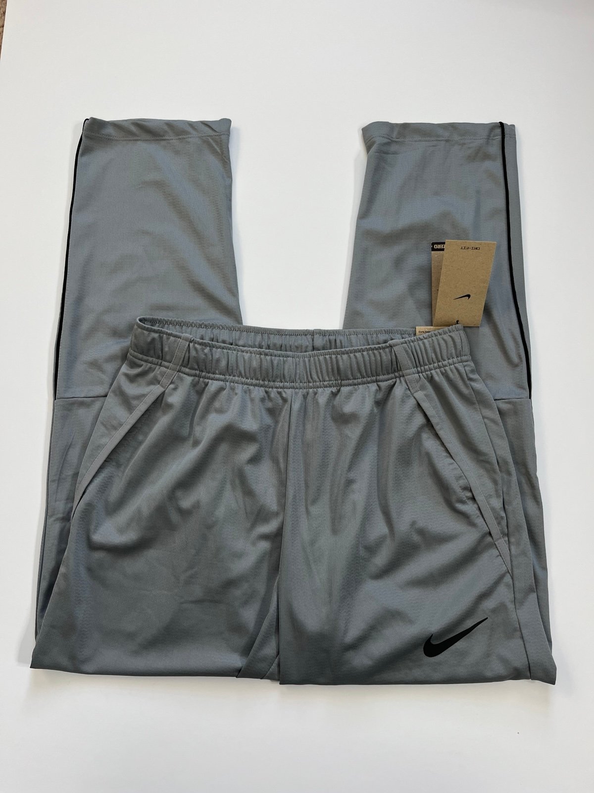 Nike Men’s Lightweight Regular Fit Training Pants Sz Medium With Tags Small Flaw