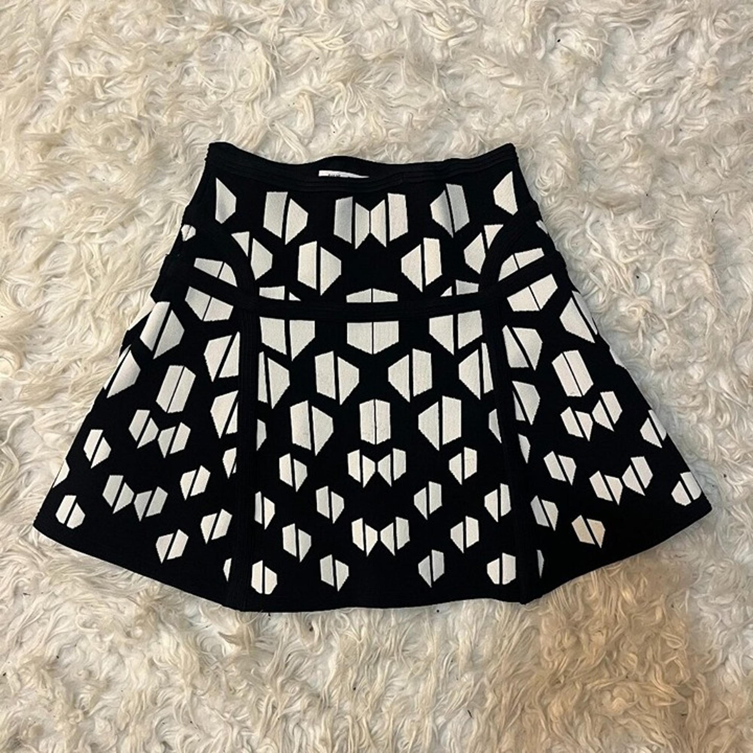 Diane Von Furstenberg Mini Geometric Black anf White Skirt Small