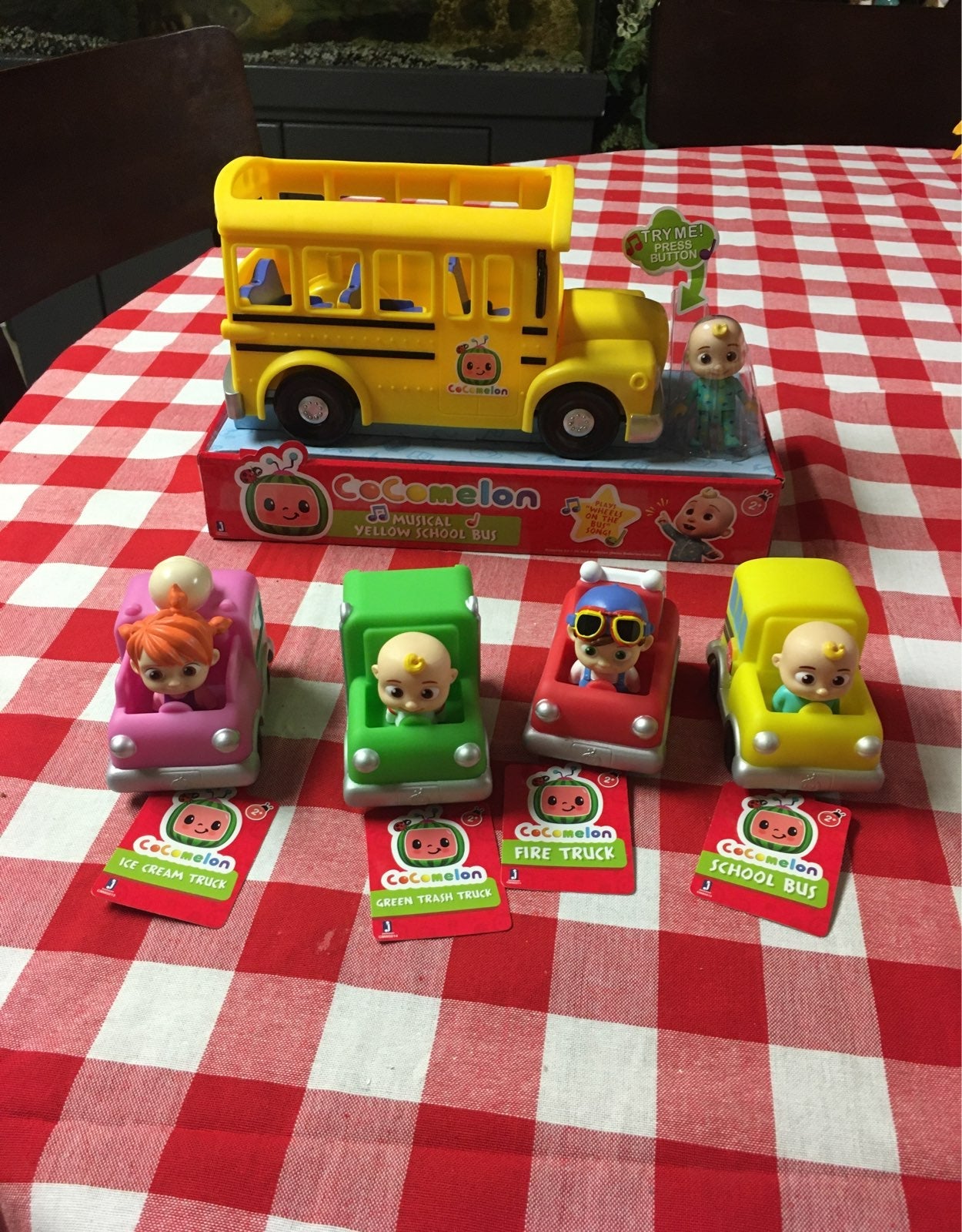 cocomelon bus and cars