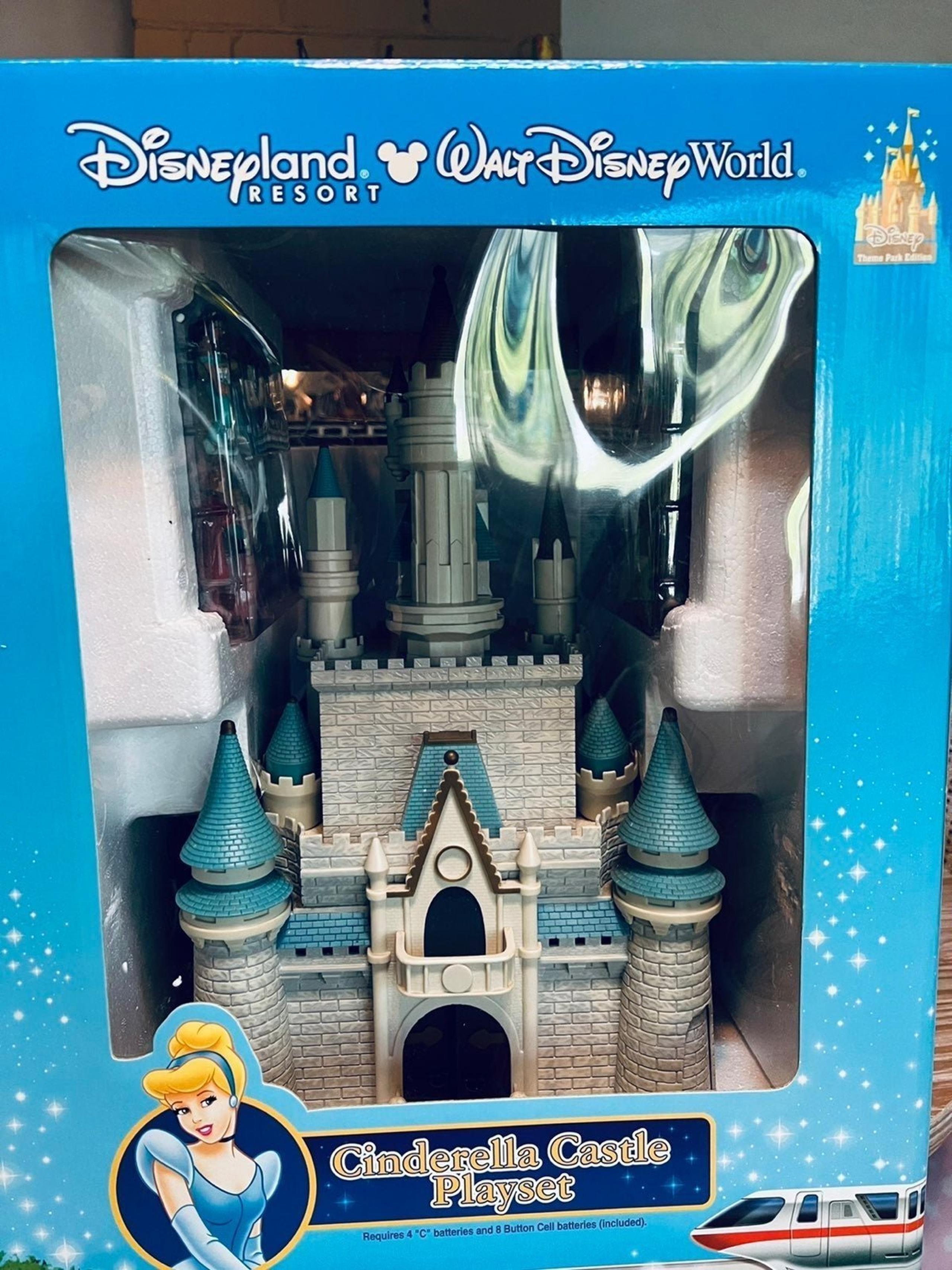 Disney 2003 Cinderella Castle Playset Walt Disney  Figurines Original Boxes