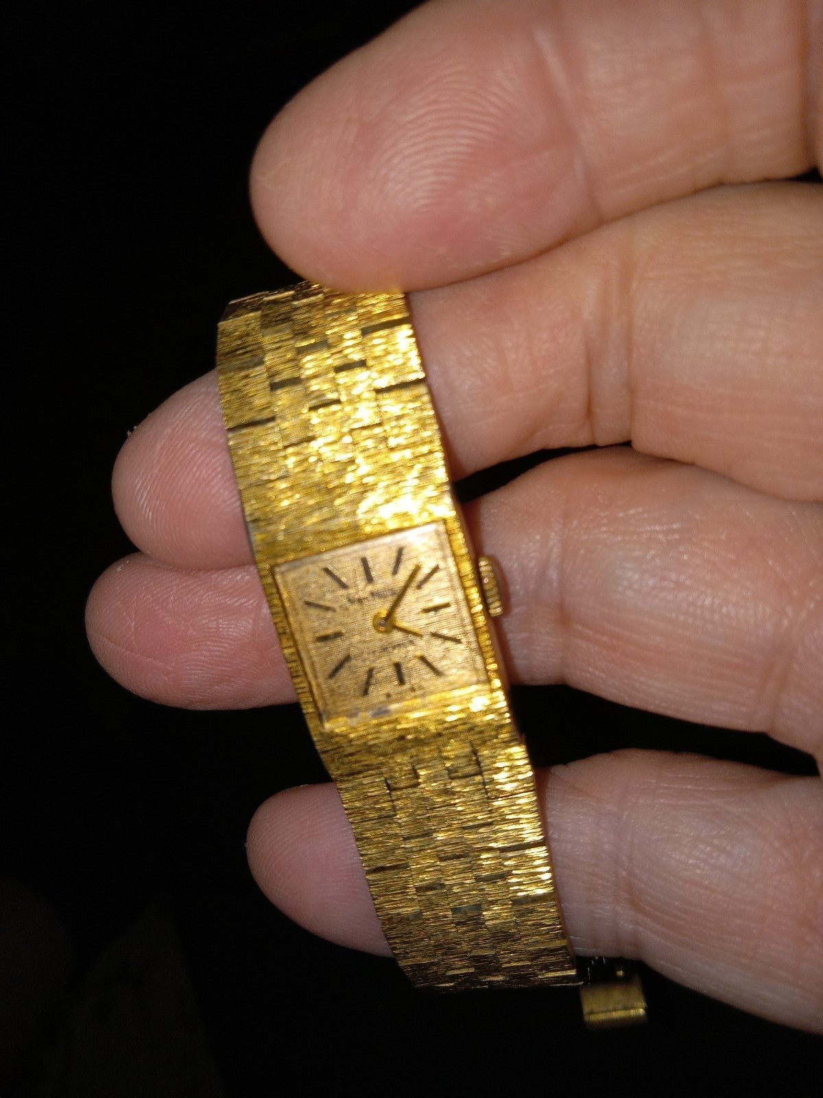 Amazing Vintage Gold Ladies Watch Mark Phillippe Works... Swiss made watch.