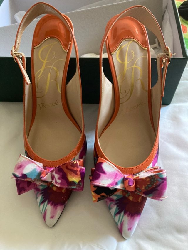 womens shoes size 9. 2-1/2 heel.