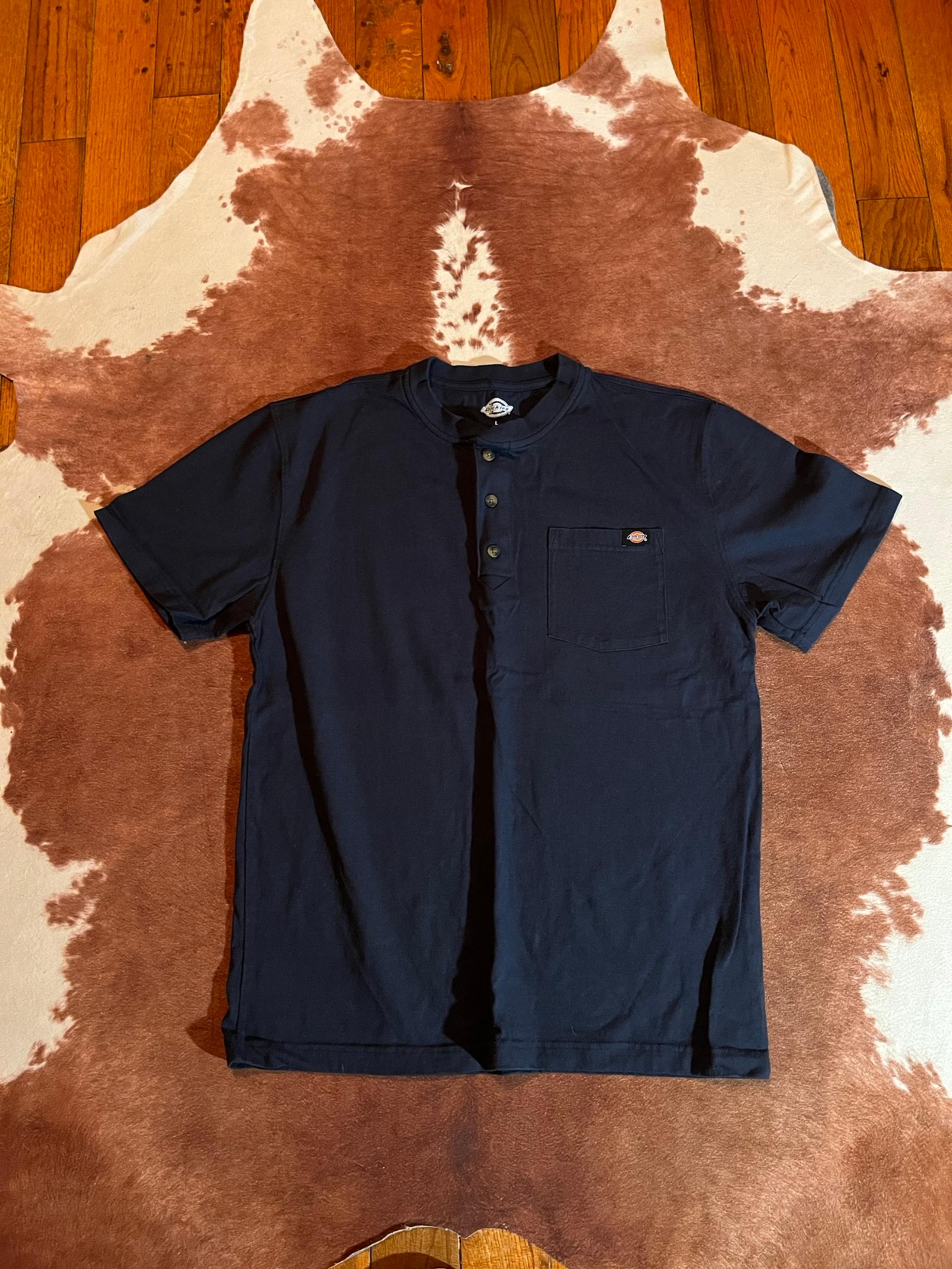 Dickies navy blue tee quarter button size large