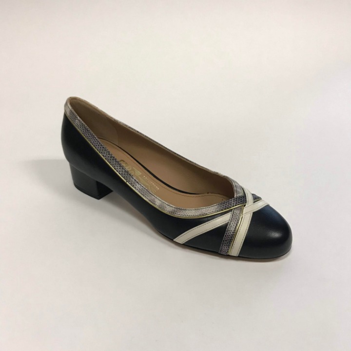 Salvatore Ferragamo GAMY Size 8 Shoes - detail