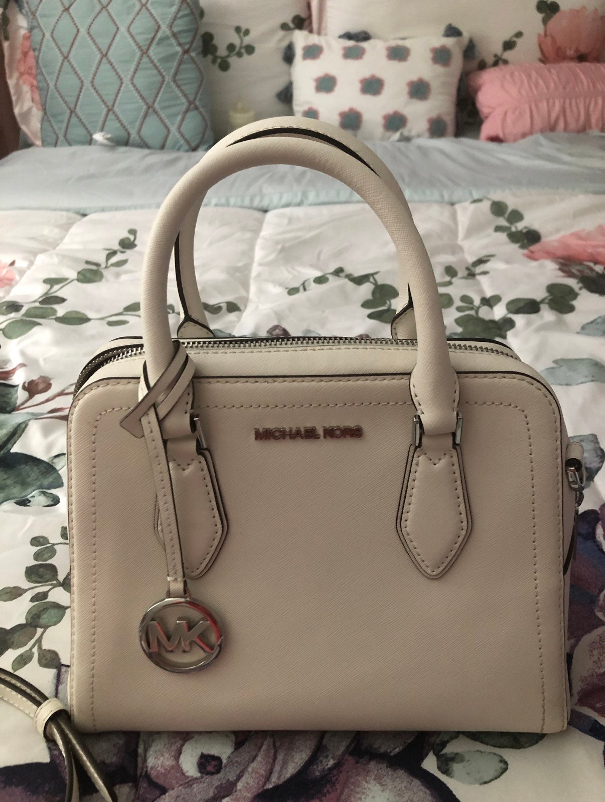 Michael Kors purse - detail
