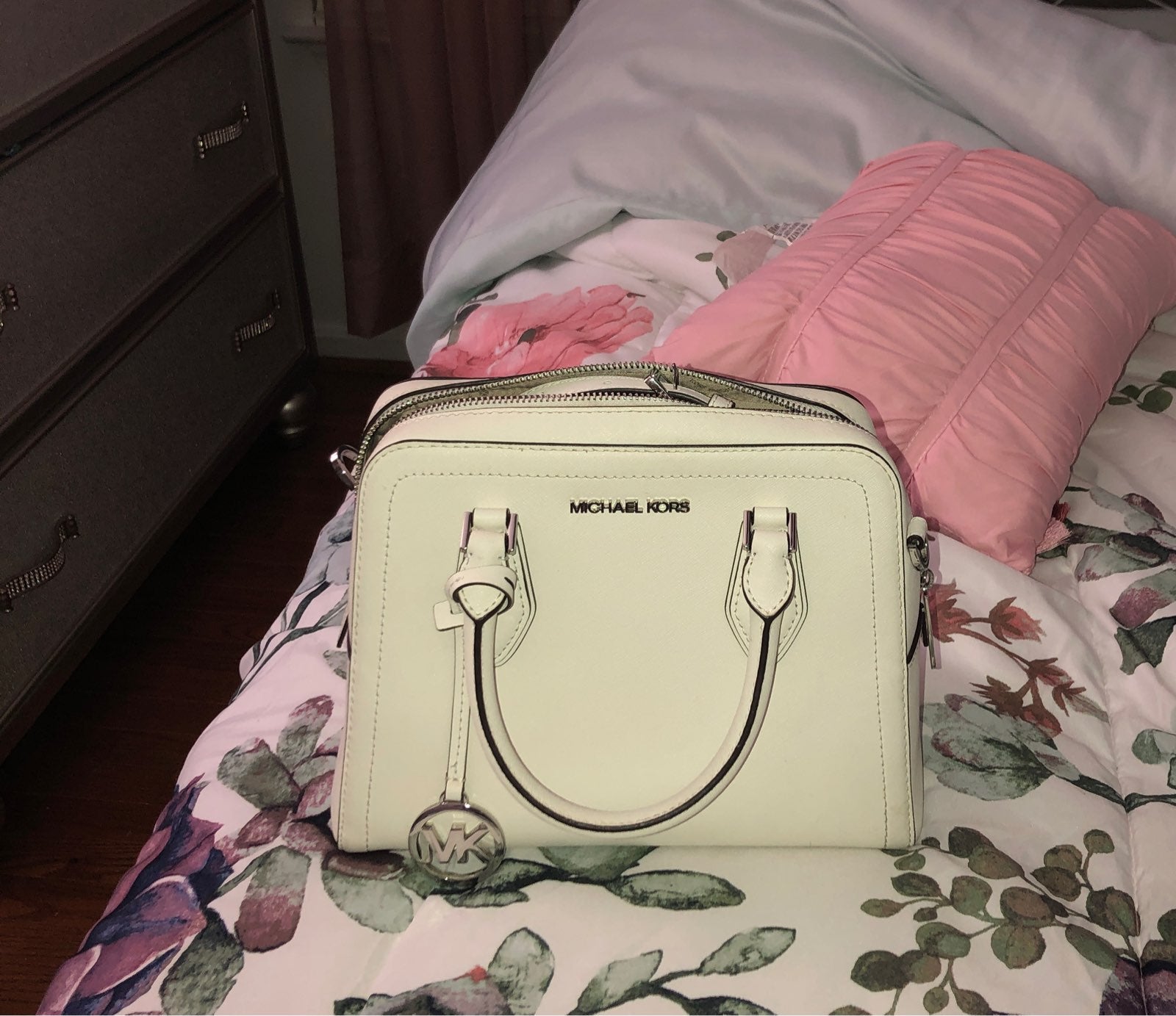 Michael Kors purse - detail
