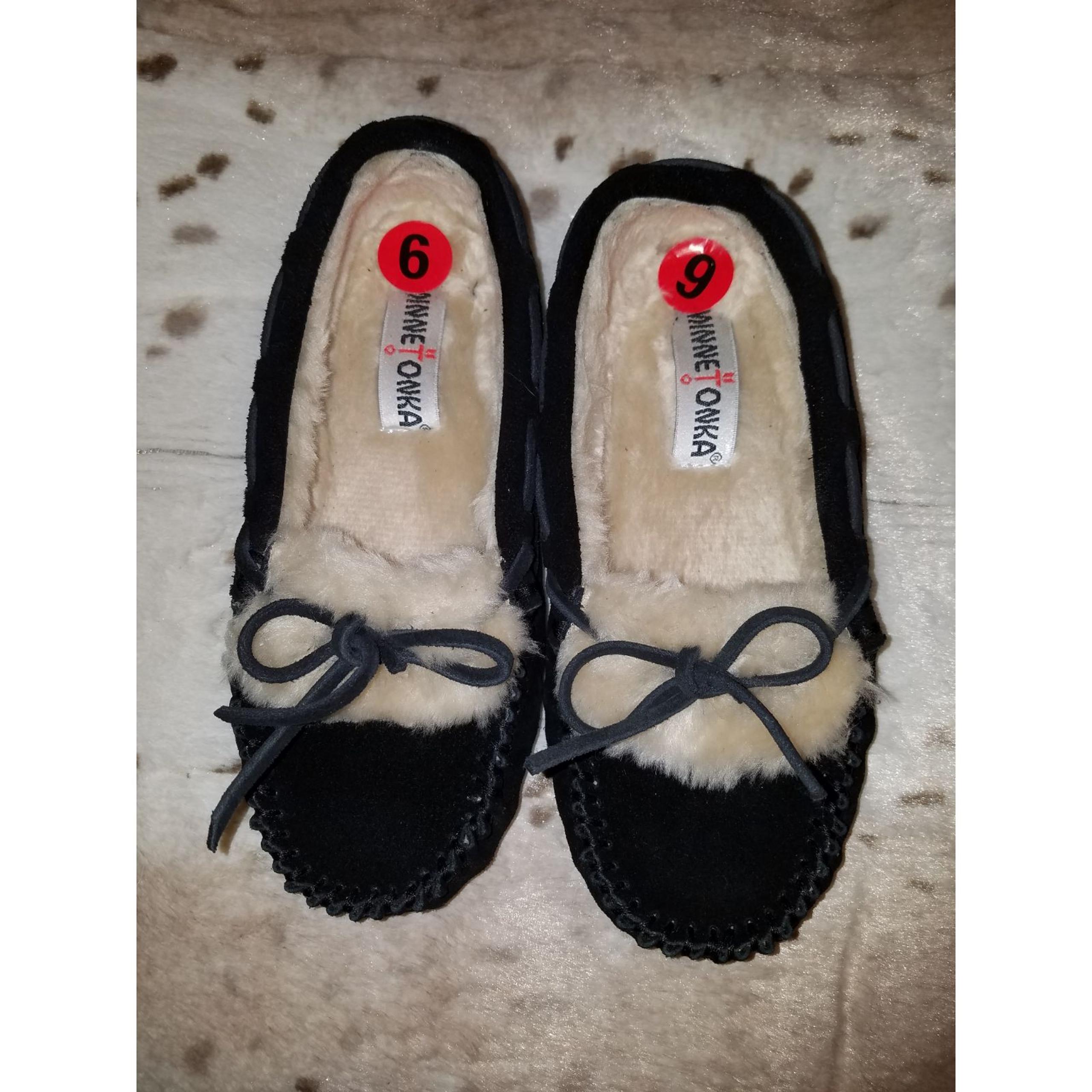 Black Minnetonka Moccasins